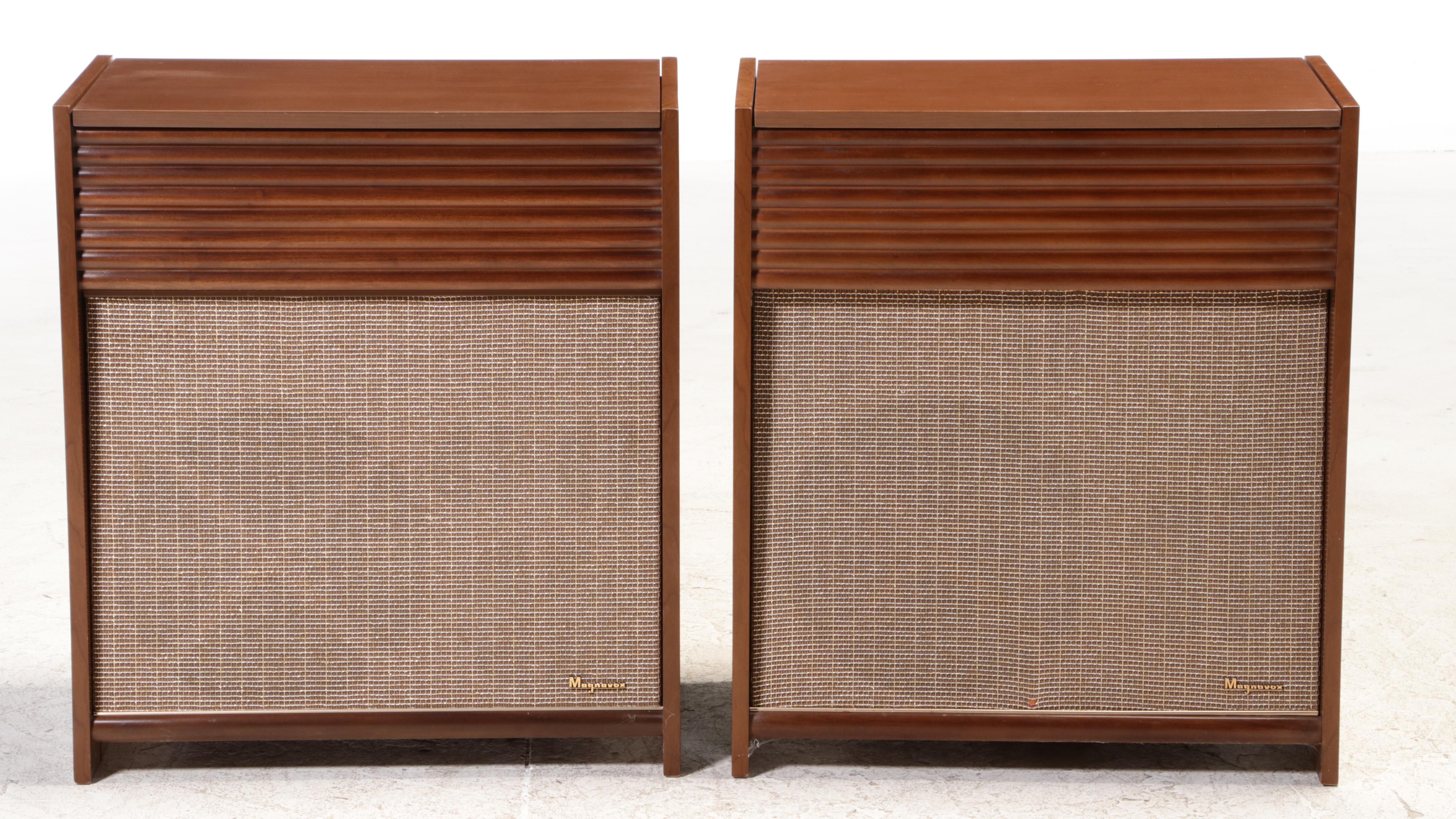 Magnavox "1SK297-F" High Fidelity Phonograph with "S033" External Speaker