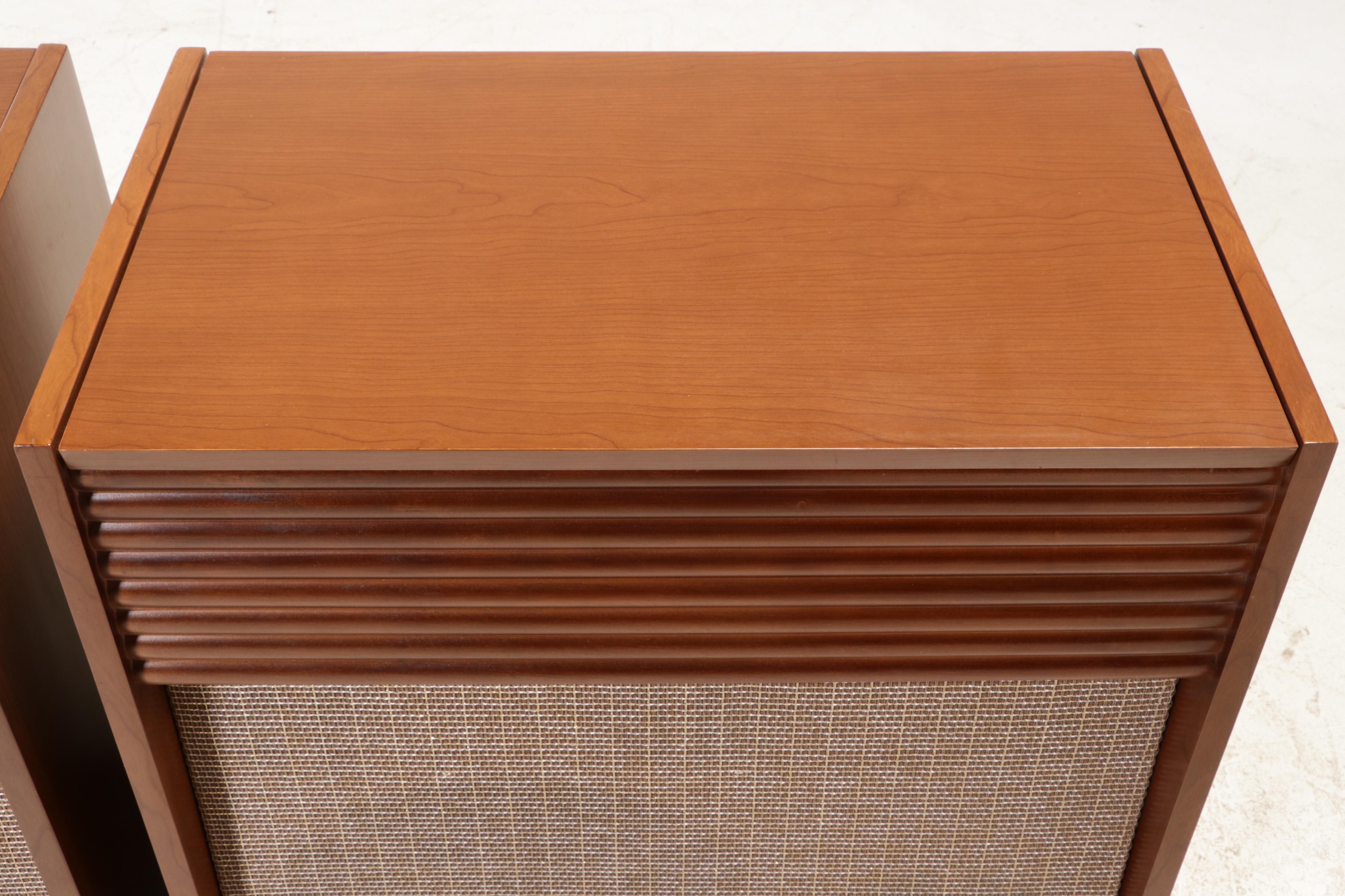 Magnavox "1SK297-F" High Fidelity Phonograph with "S033" External Speaker