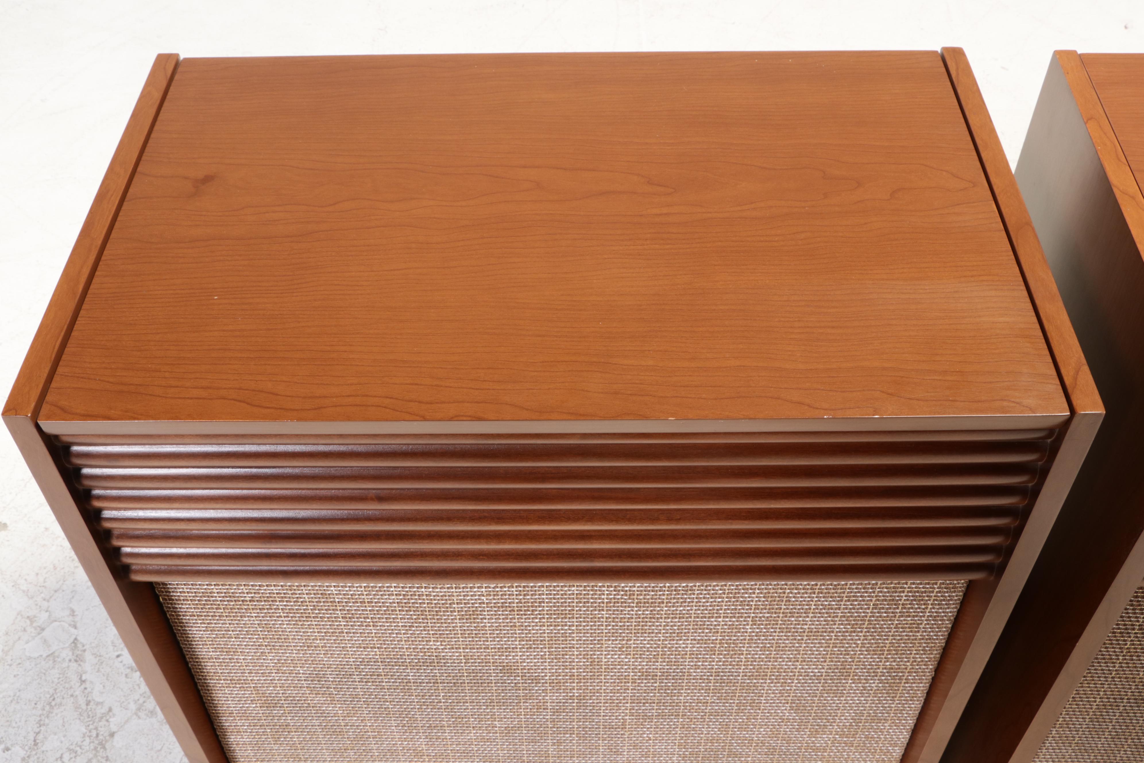 Magnavox "1SK297-F" High Fidelity Phonograph with "S033" External Speaker