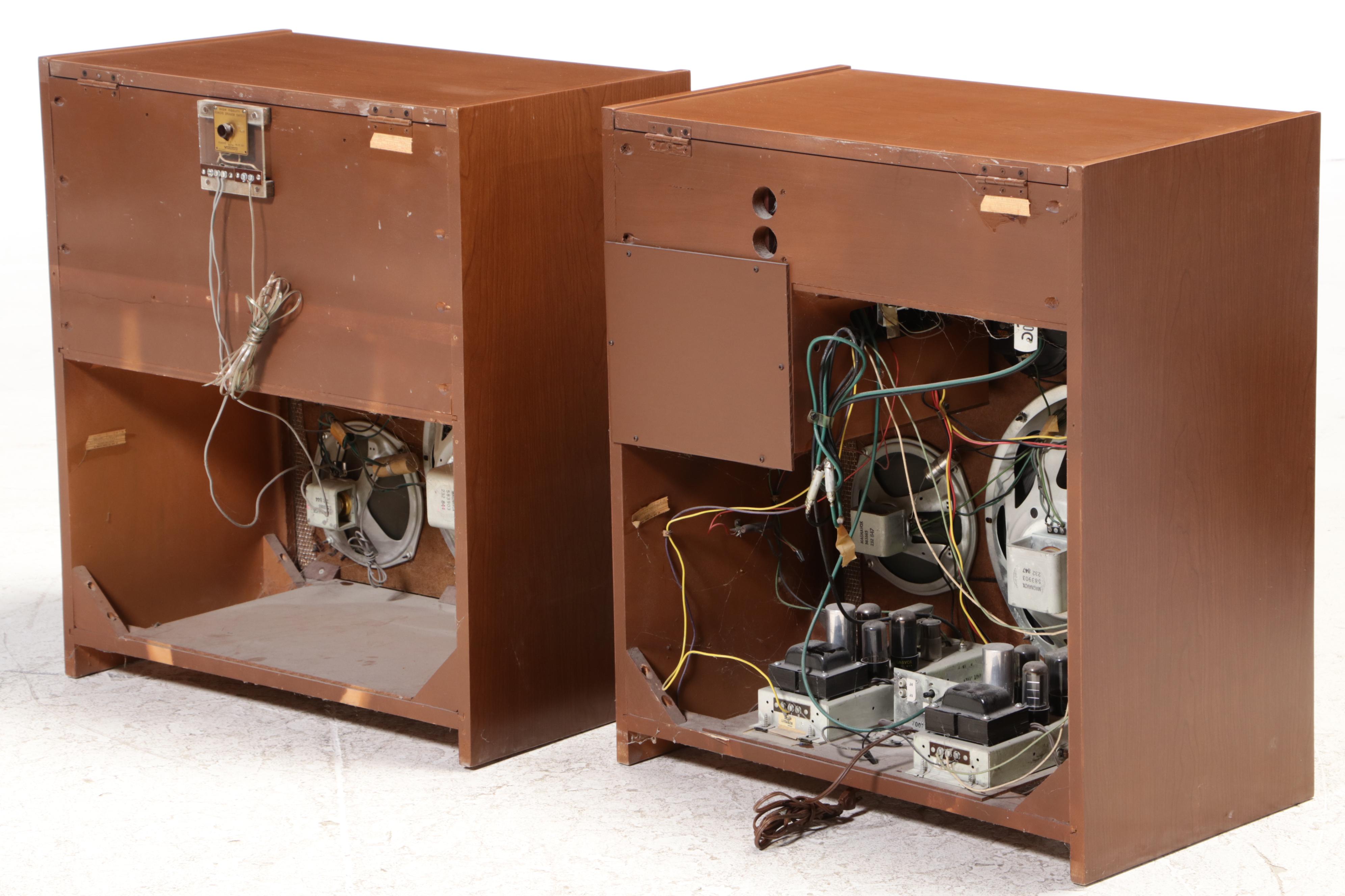 Magnavox "1SK297-F" High Fidelity Phonograph with "S033" External Speaker