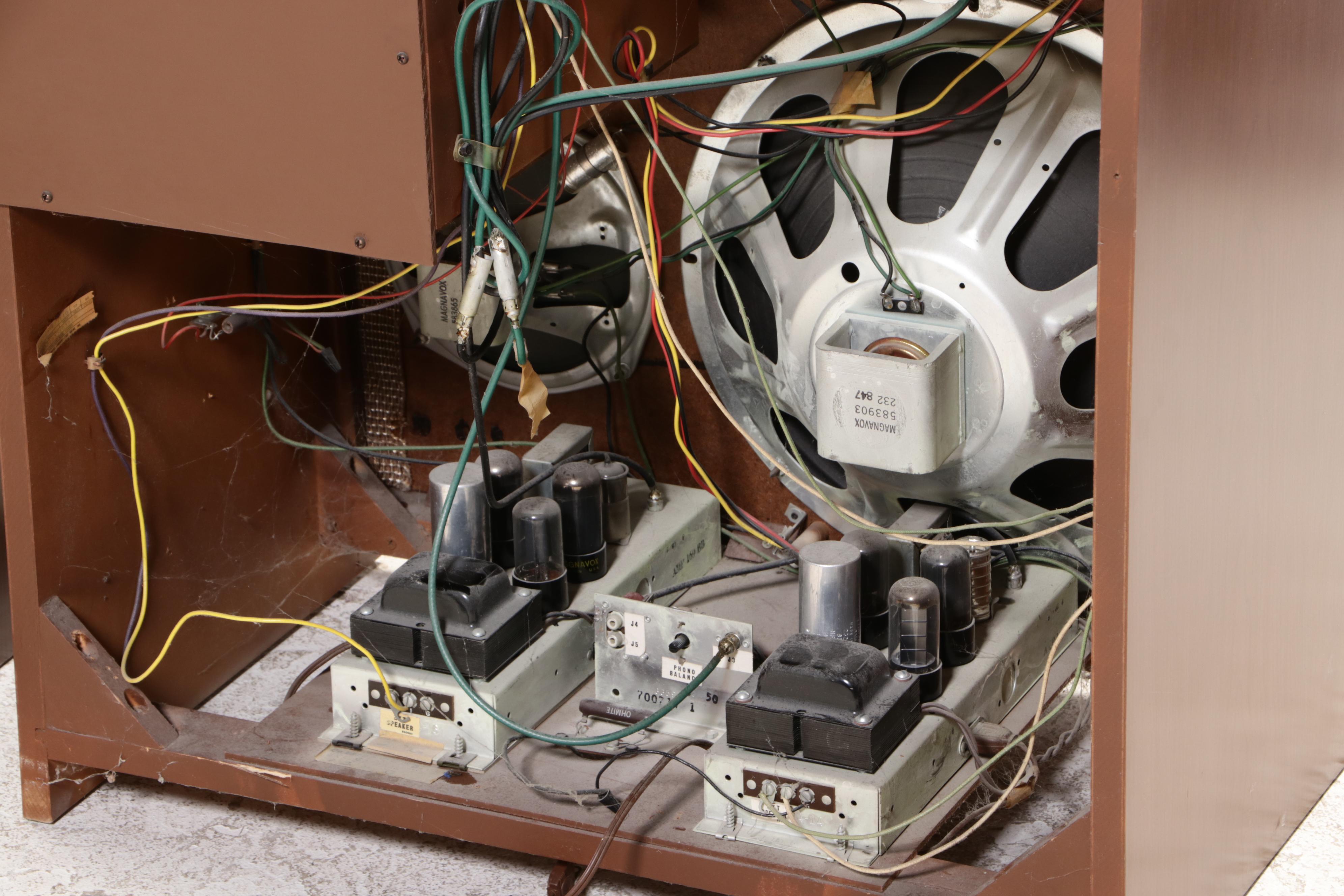 Magnavox "1SK297-F" High Fidelity Phonograph with "S033" External Speaker