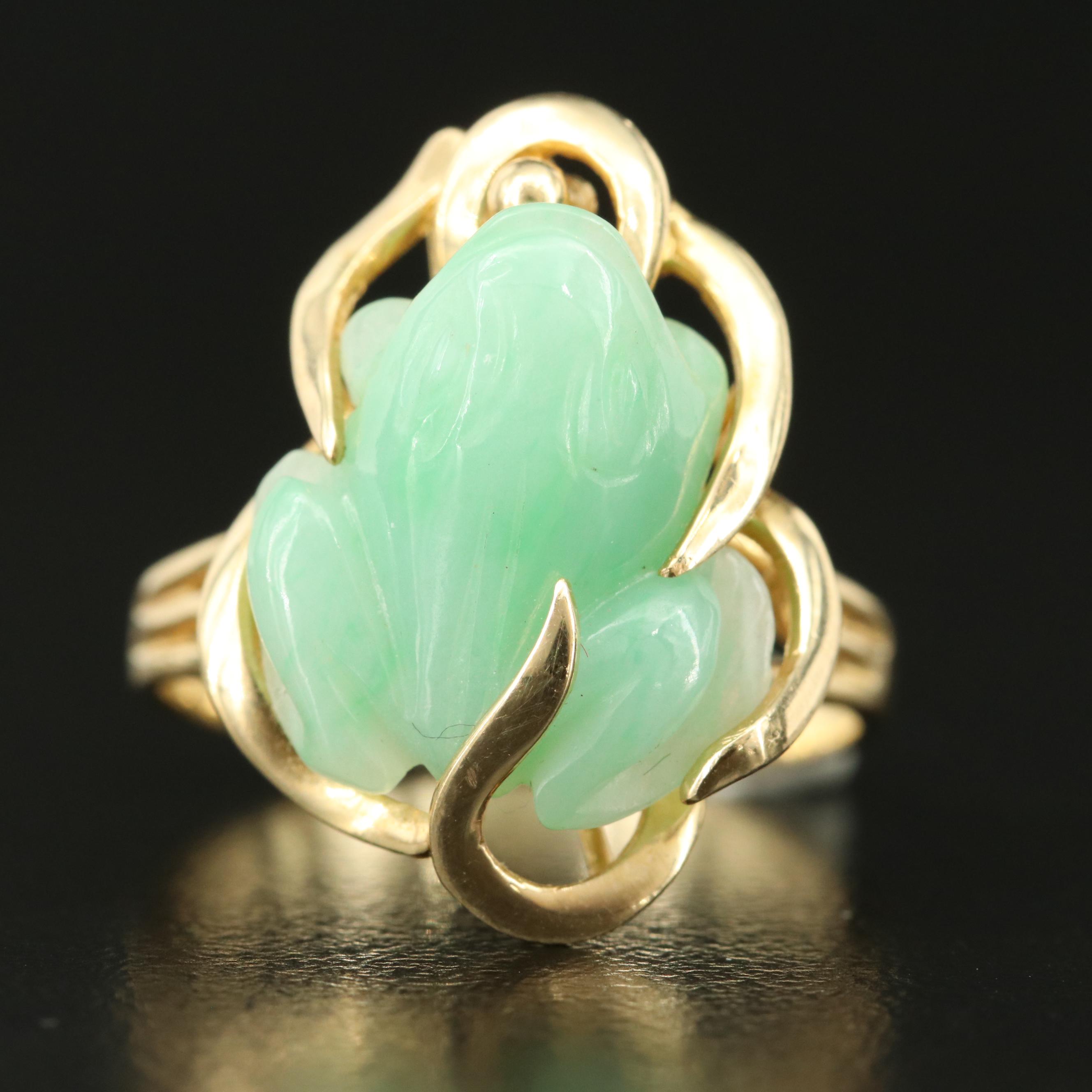 Vintage Chinese 14K Carved Jadiete Feng Sui Frog Ring