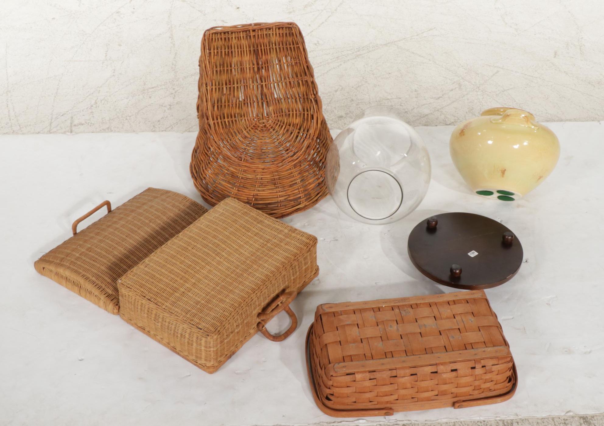 Longaberger Gathering Basket with Other Baskets and Decor