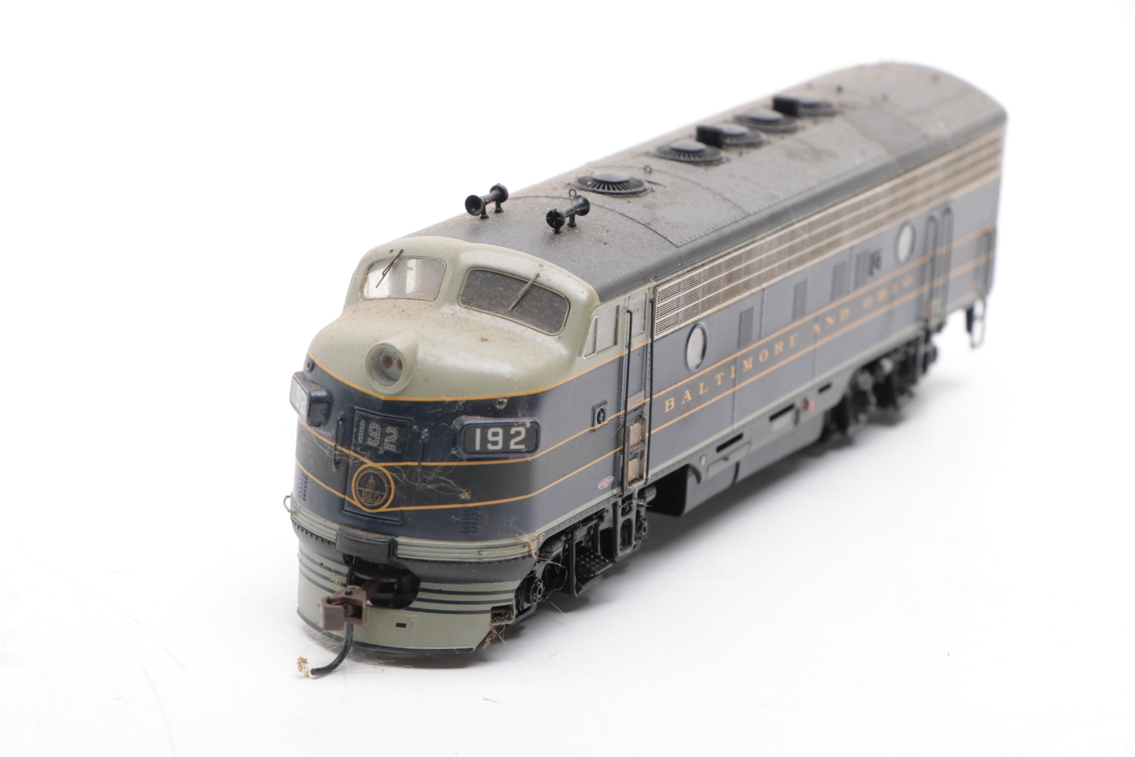 Bachmann Baltimore & Ohio HO Scale Passenger Cars and Locomotive
