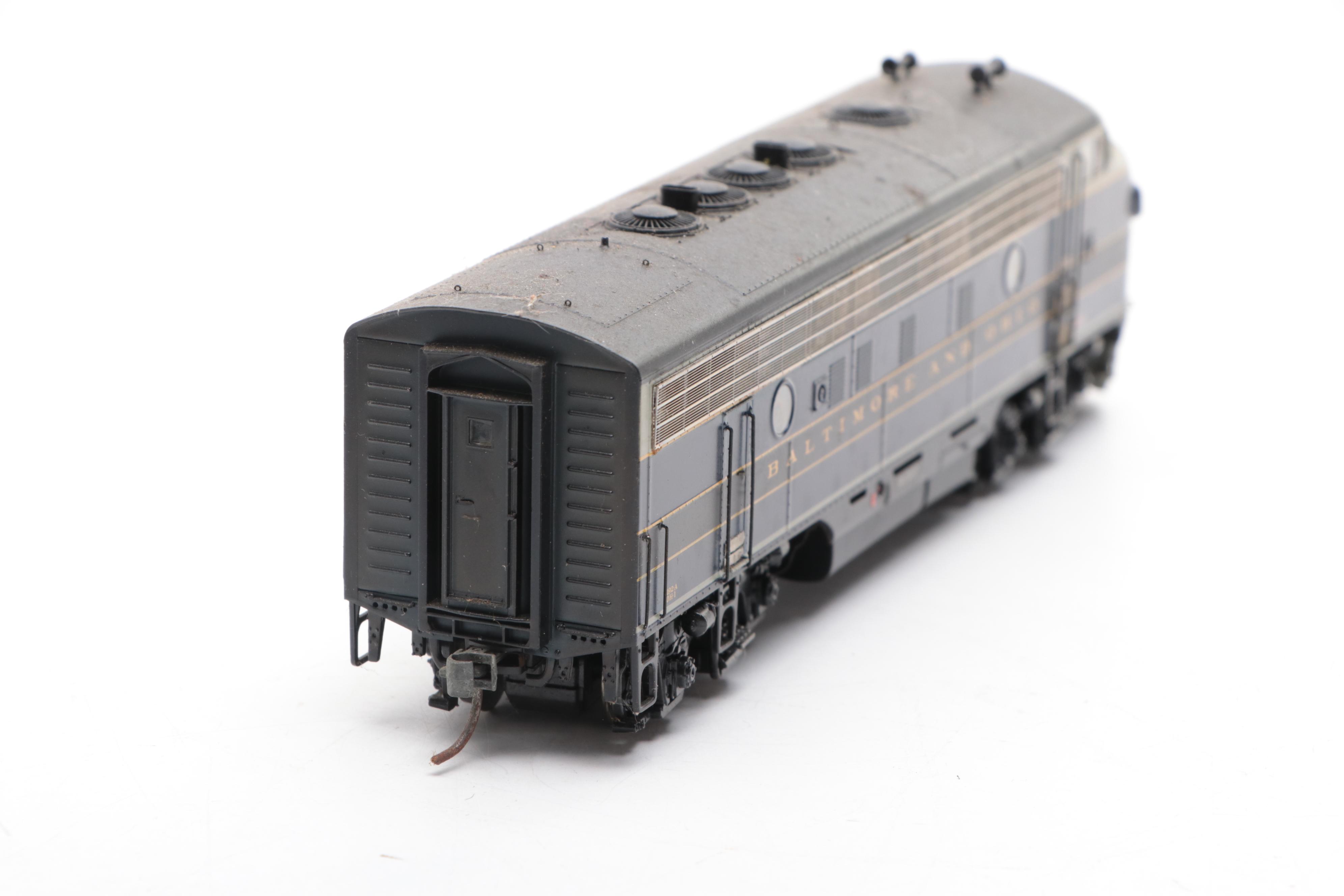 Bachmann Baltimore & Ohio HO Scale Passenger Cars and Locomotive