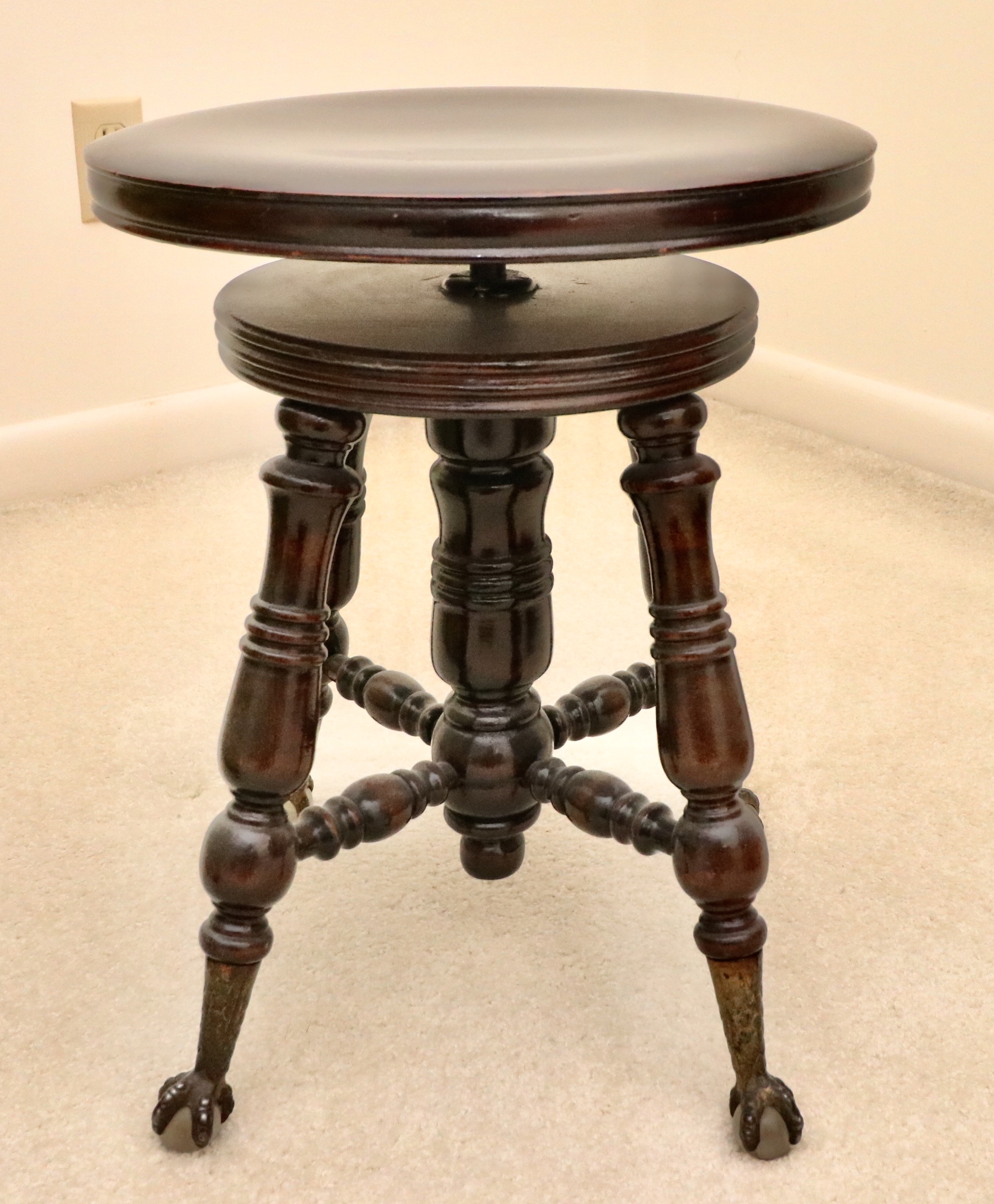 The Newman Brothers Organ Co. Victorian Parlor Upright Organ, Early 20th C.