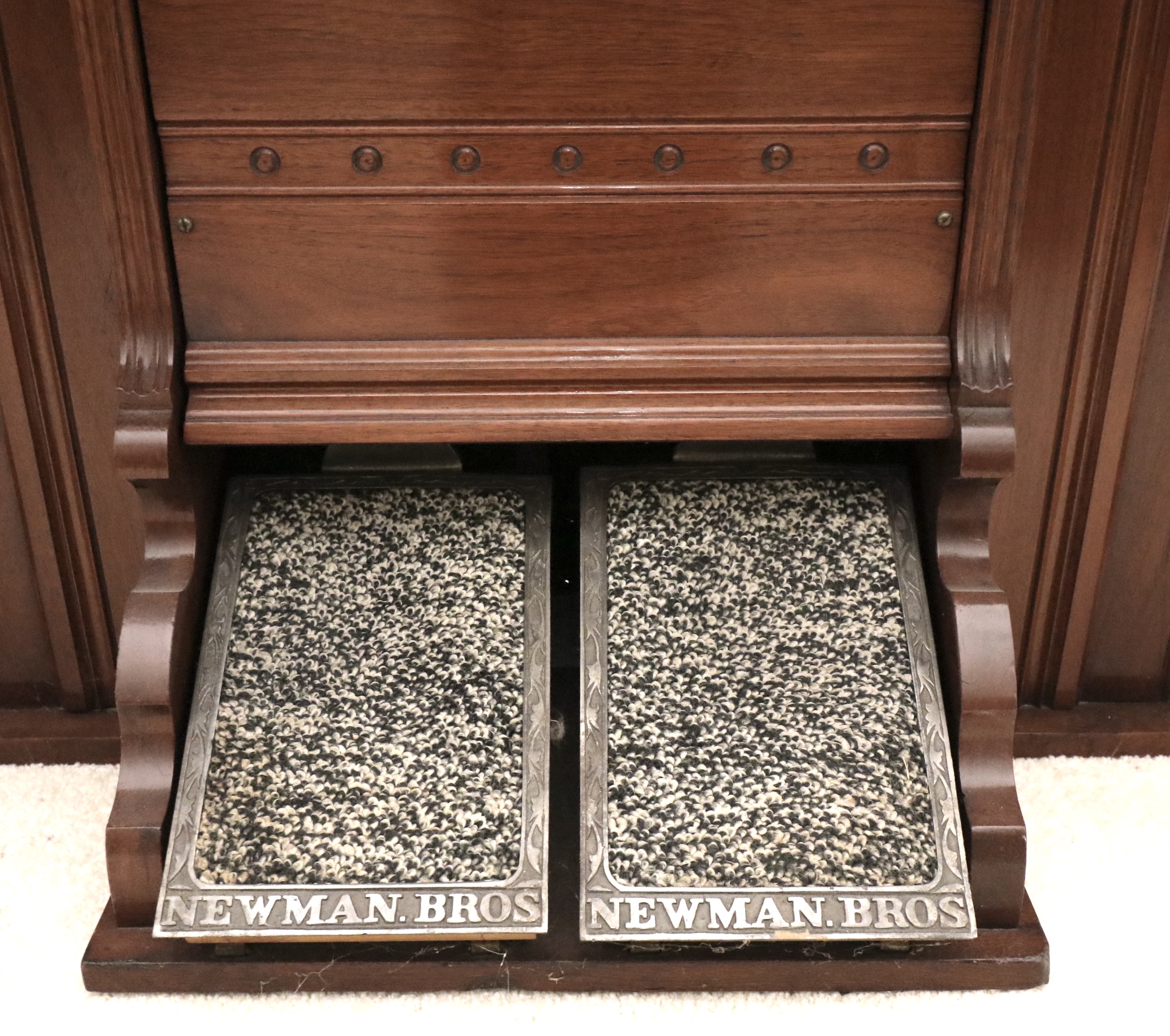 The Newman Brothers Organ Co. Victorian Parlor Upright Organ, Early 20th C.