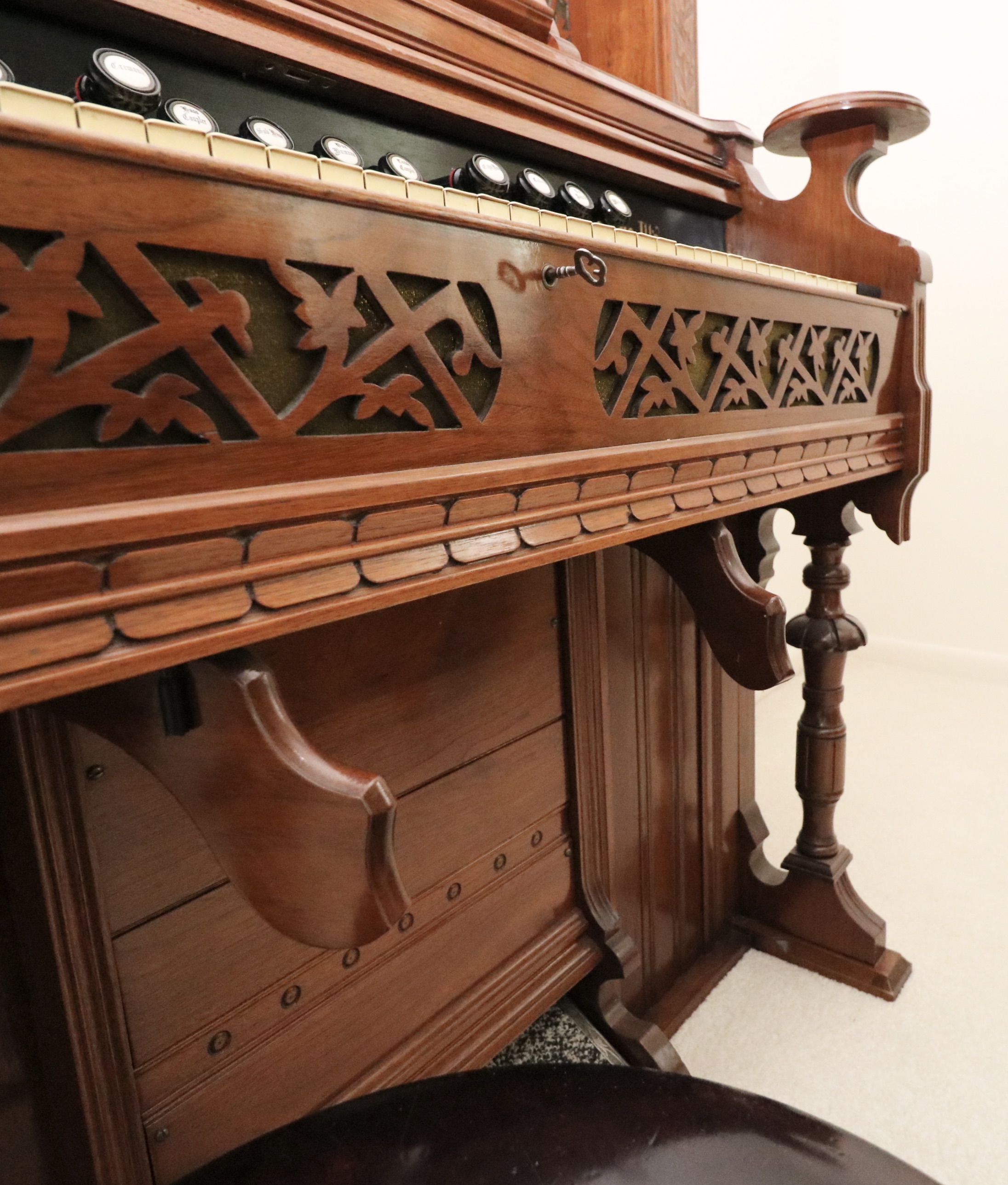 The Newman Brothers Organ Co. Victorian Parlor Upright Organ, Early 20th C.