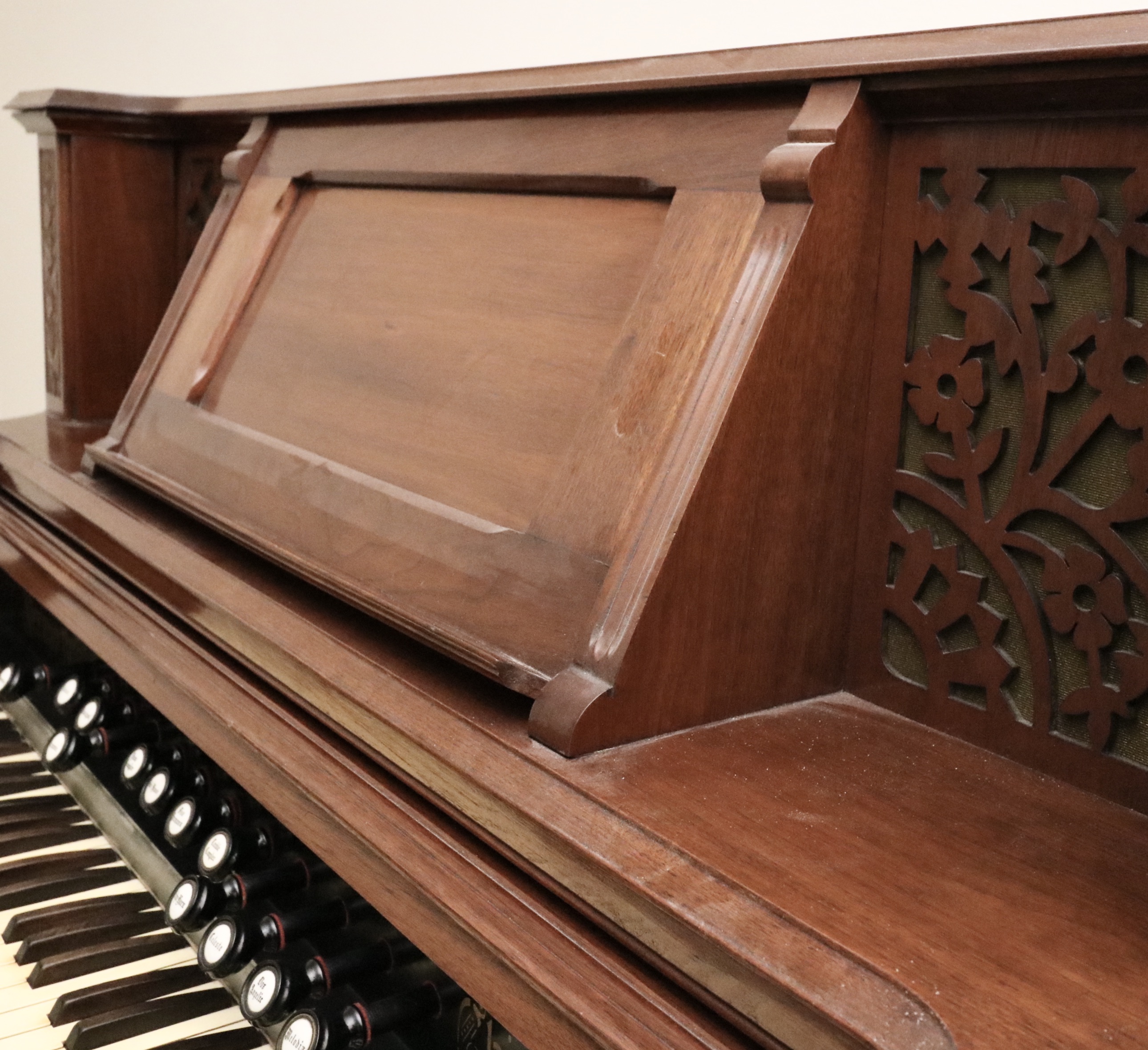 The Newman Brothers Organ Co. Victorian Parlor Upright Organ, Early 20th C.