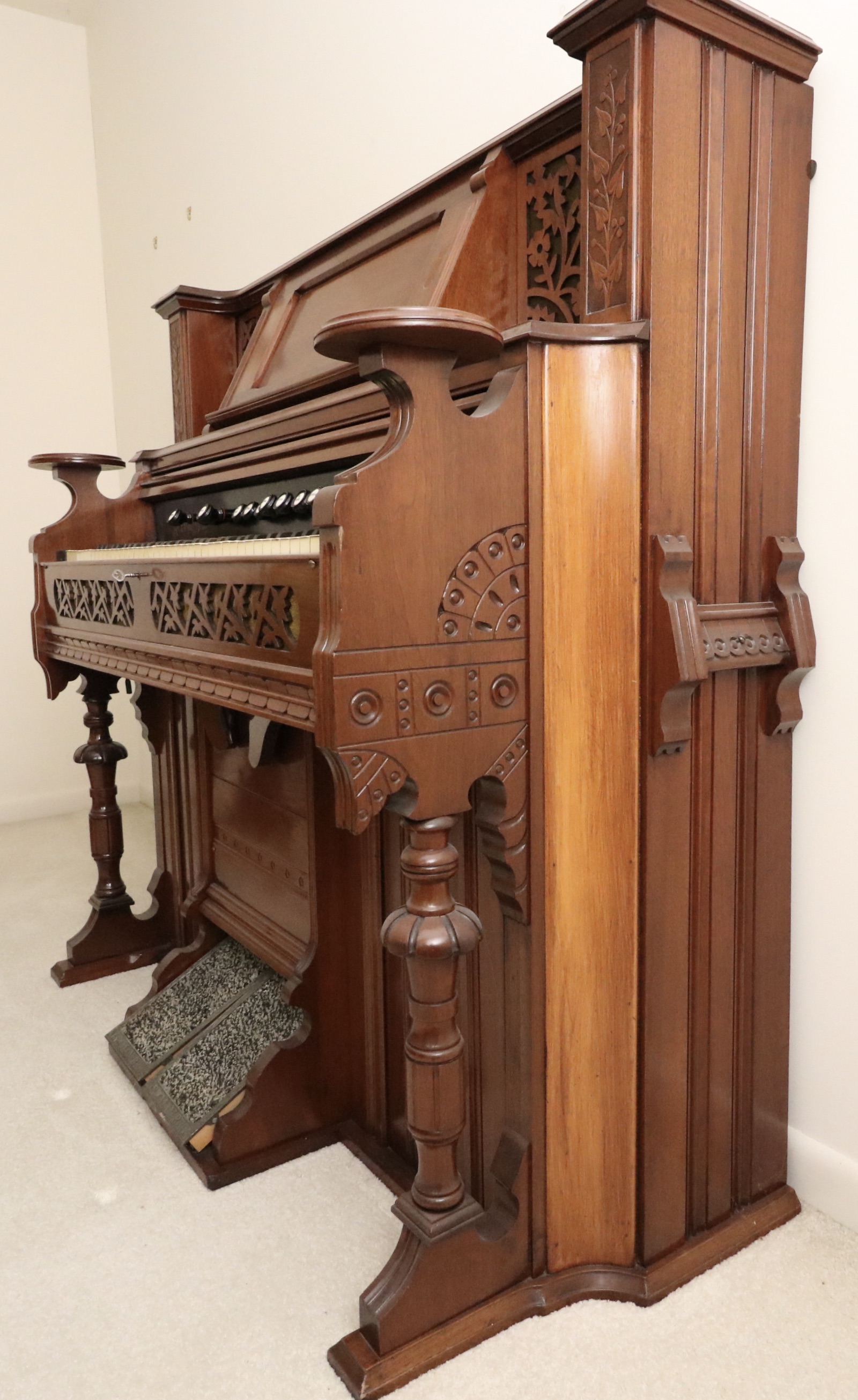 The Newman Brothers Organ Co. Victorian Parlor Upright Organ, Early 20th C.