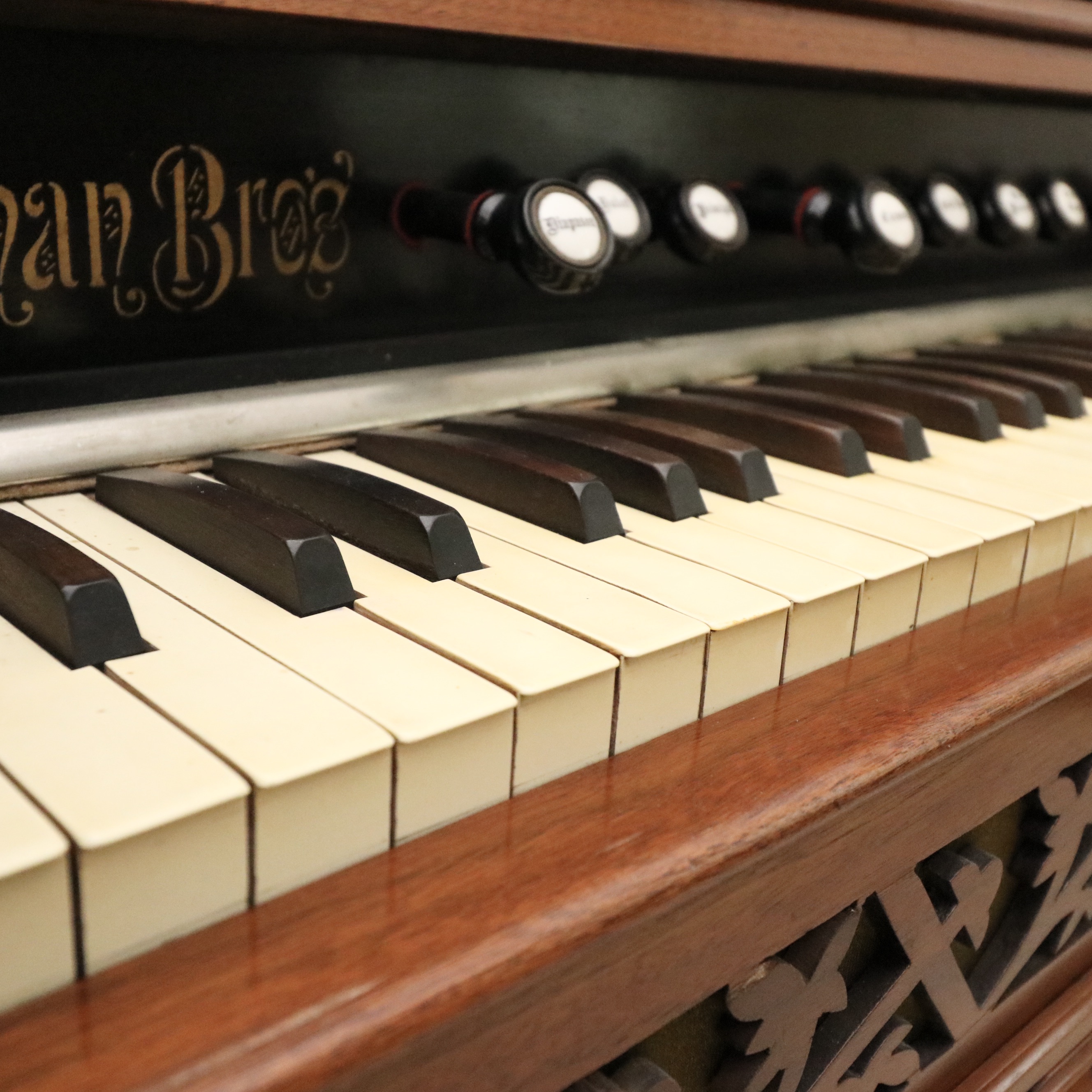 The Newman Brothers Organ Co. Victorian Parlor Upright Organ, Early 20th C.