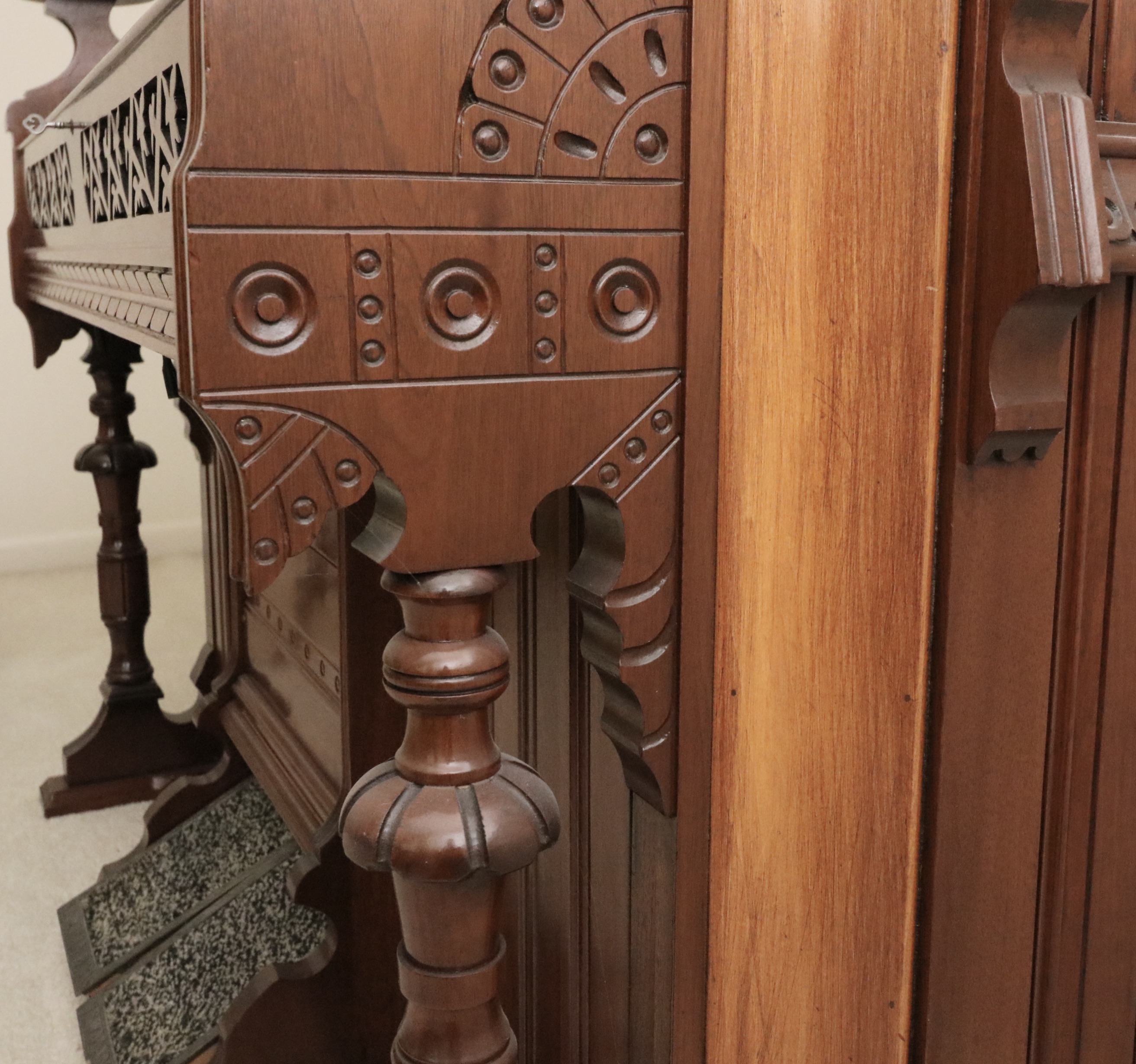 The Newman Brothers Organ Co. Victorian Parlor Upright Organ, Early 20th C.