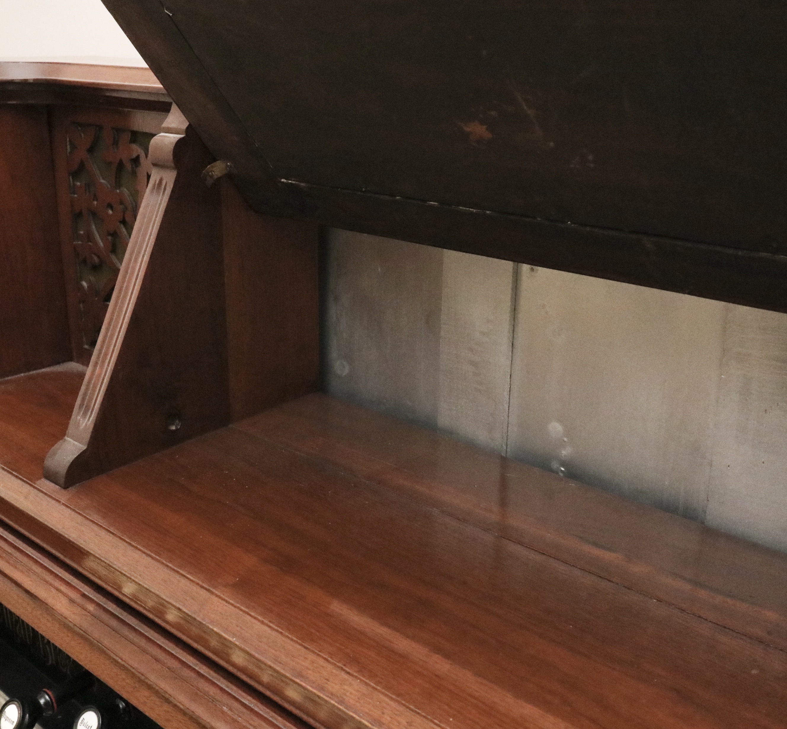 The Newman Brothers Organ Co. Victorian Parlor Upright Organ, Early 20th C.