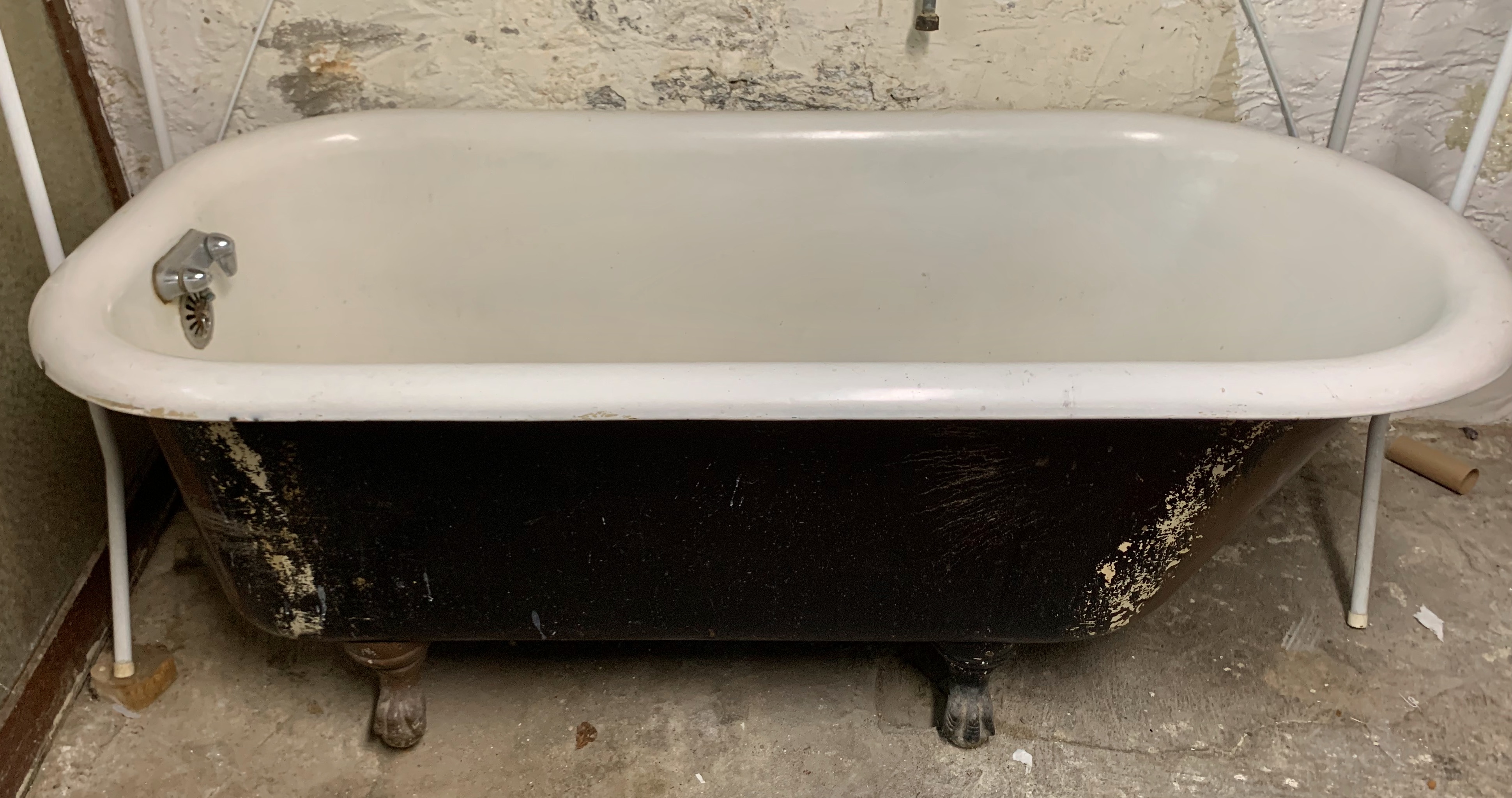 Cast Iron Claw Foot Bathtub