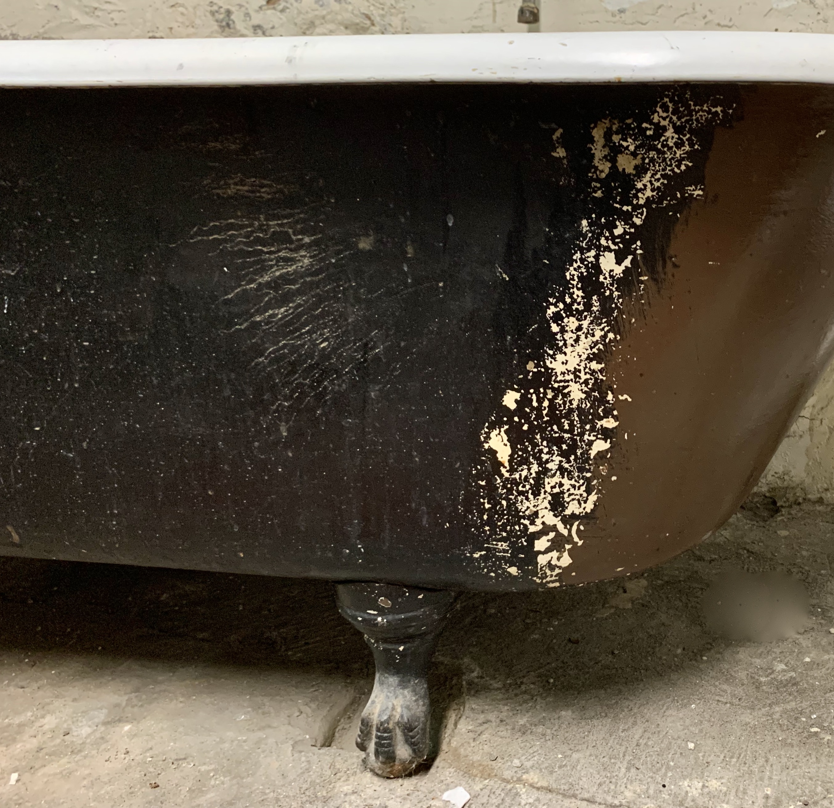 Cast Iron Claw Foot Bathtub