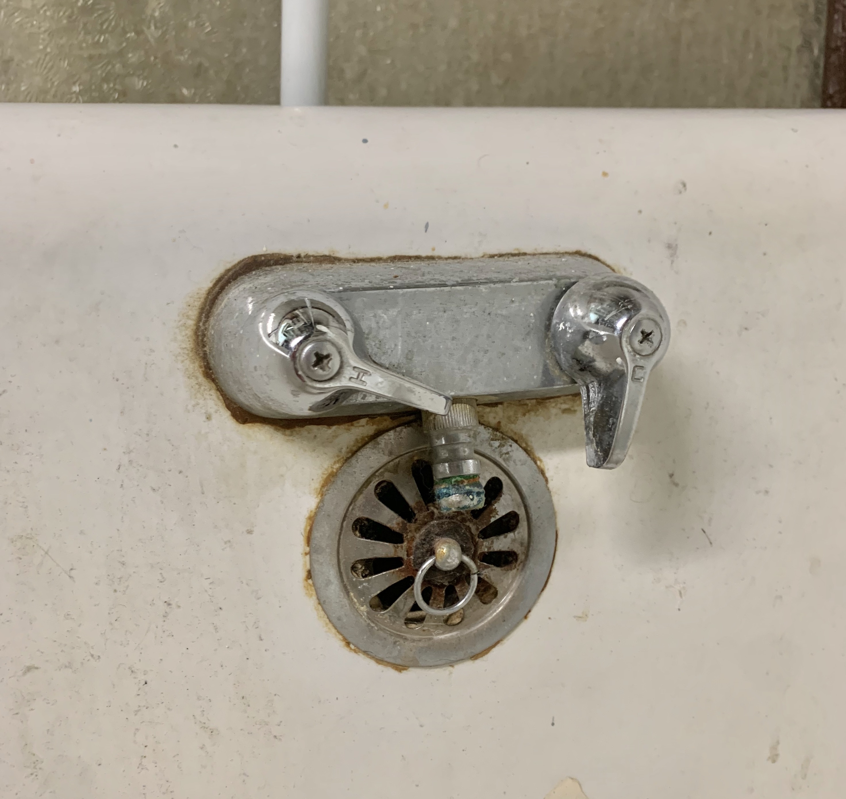 Cast Iron Claw Foot Bathtub