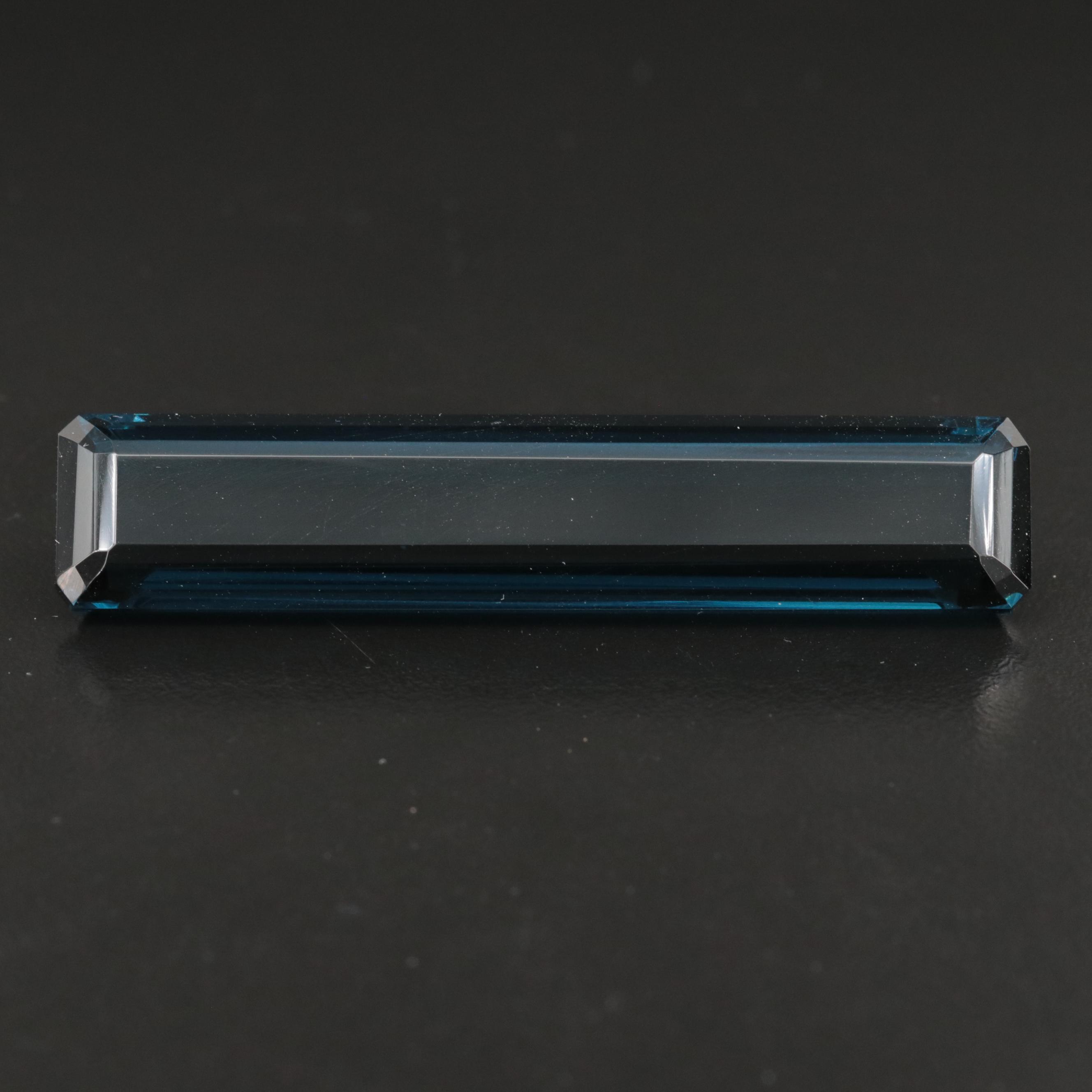 Loose 64.20 CT Elongated Glass