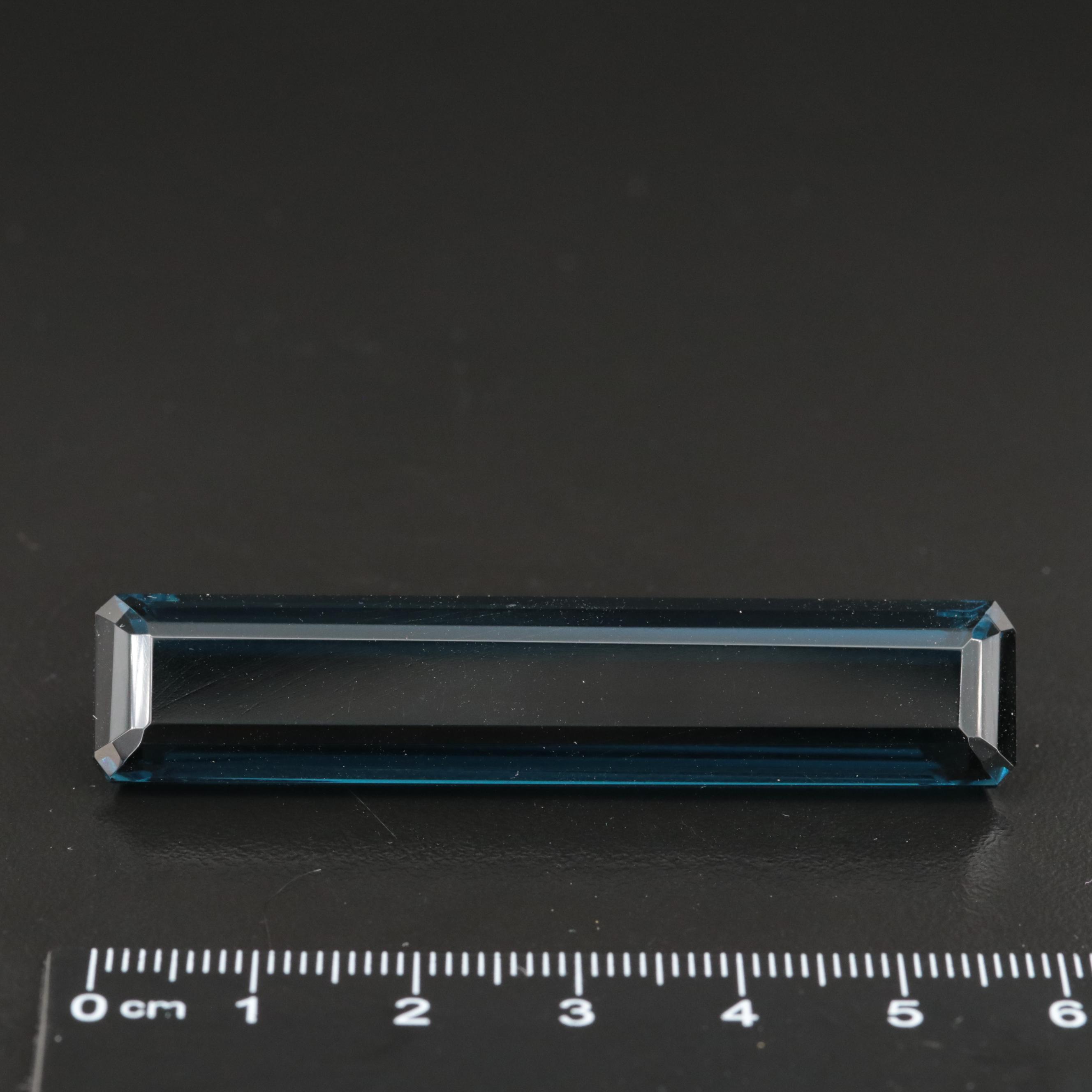 Loose 64.20 CT Elongated Glass