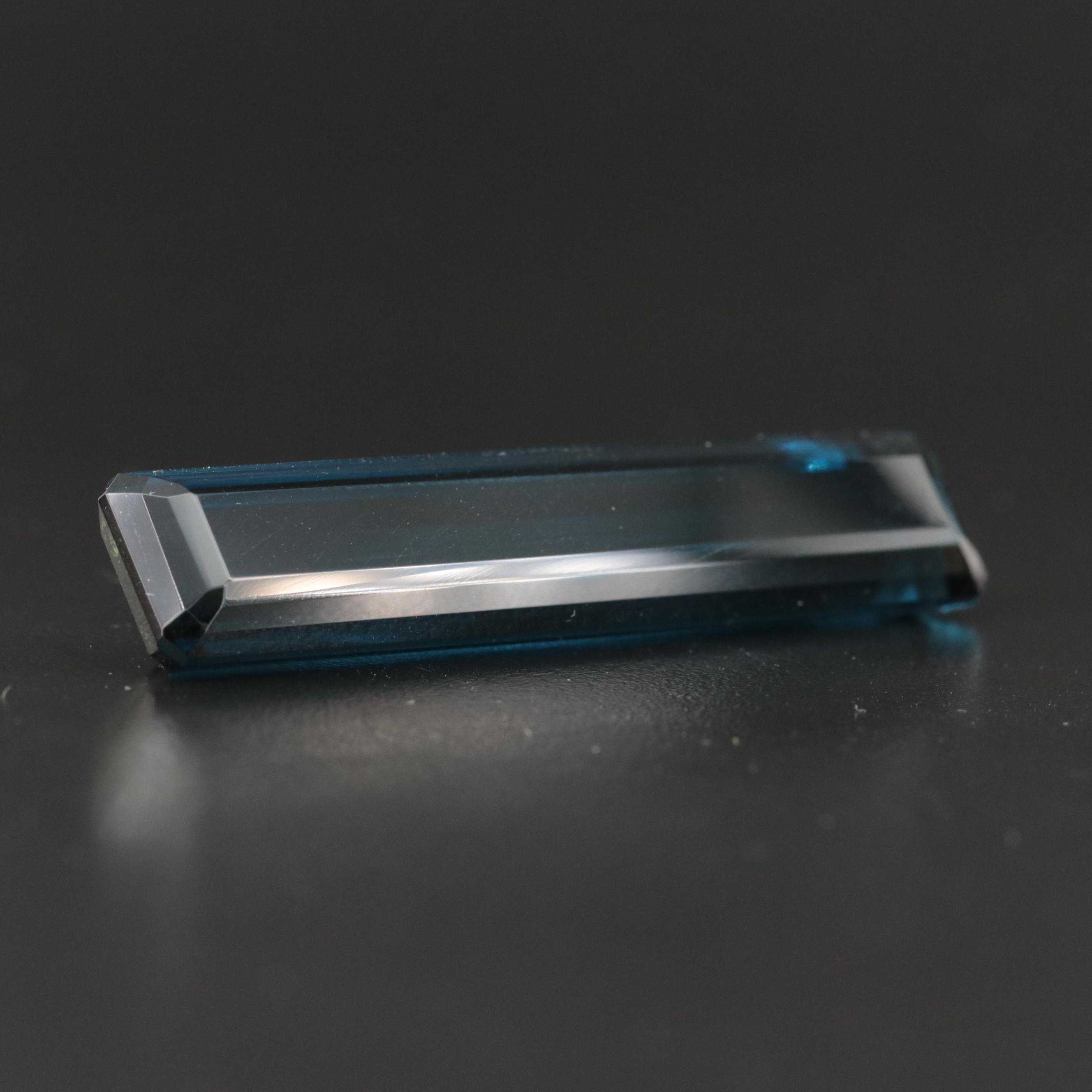 Loose 64.20 CT Elongated Glass