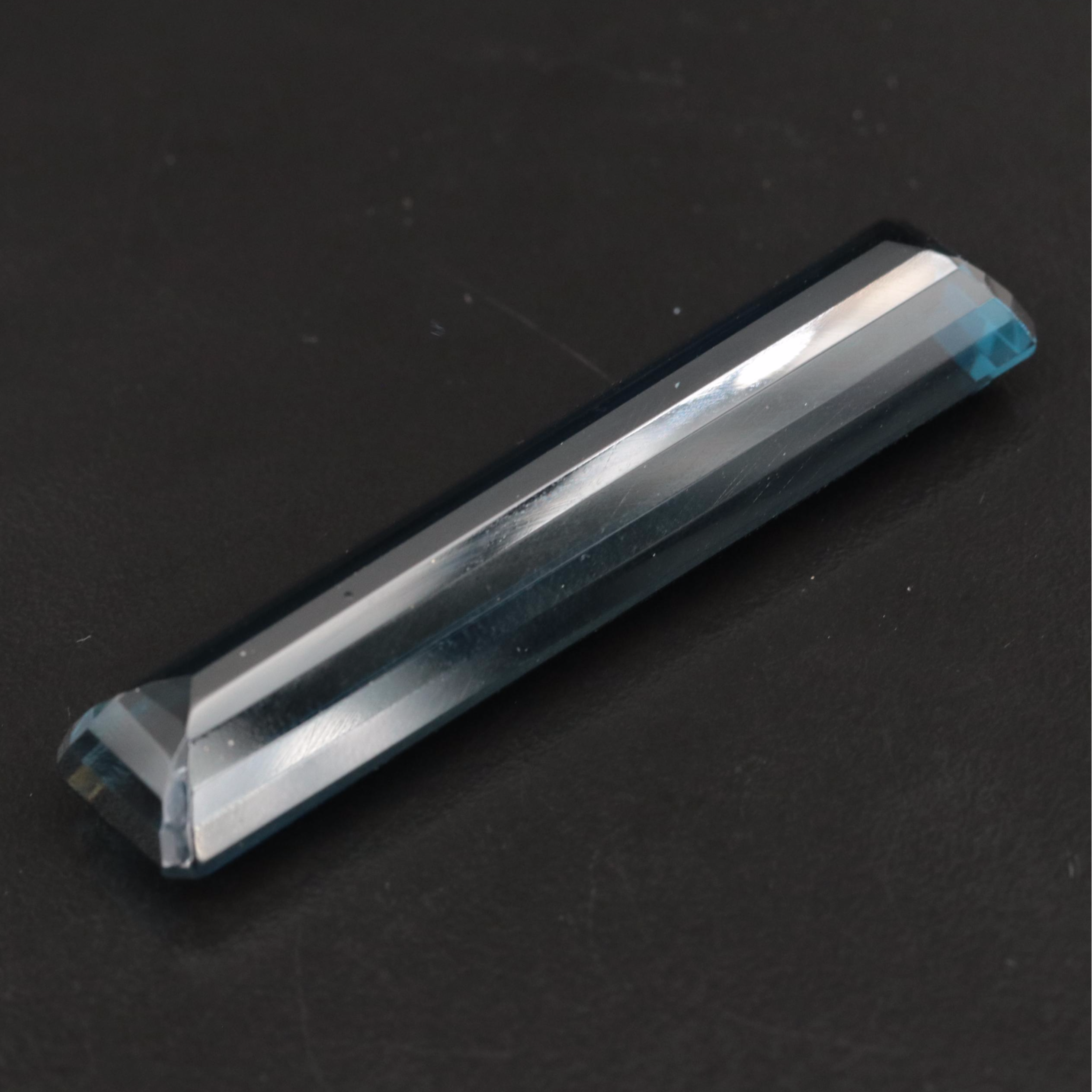 Loose 64.20 CT Elongated Glass
