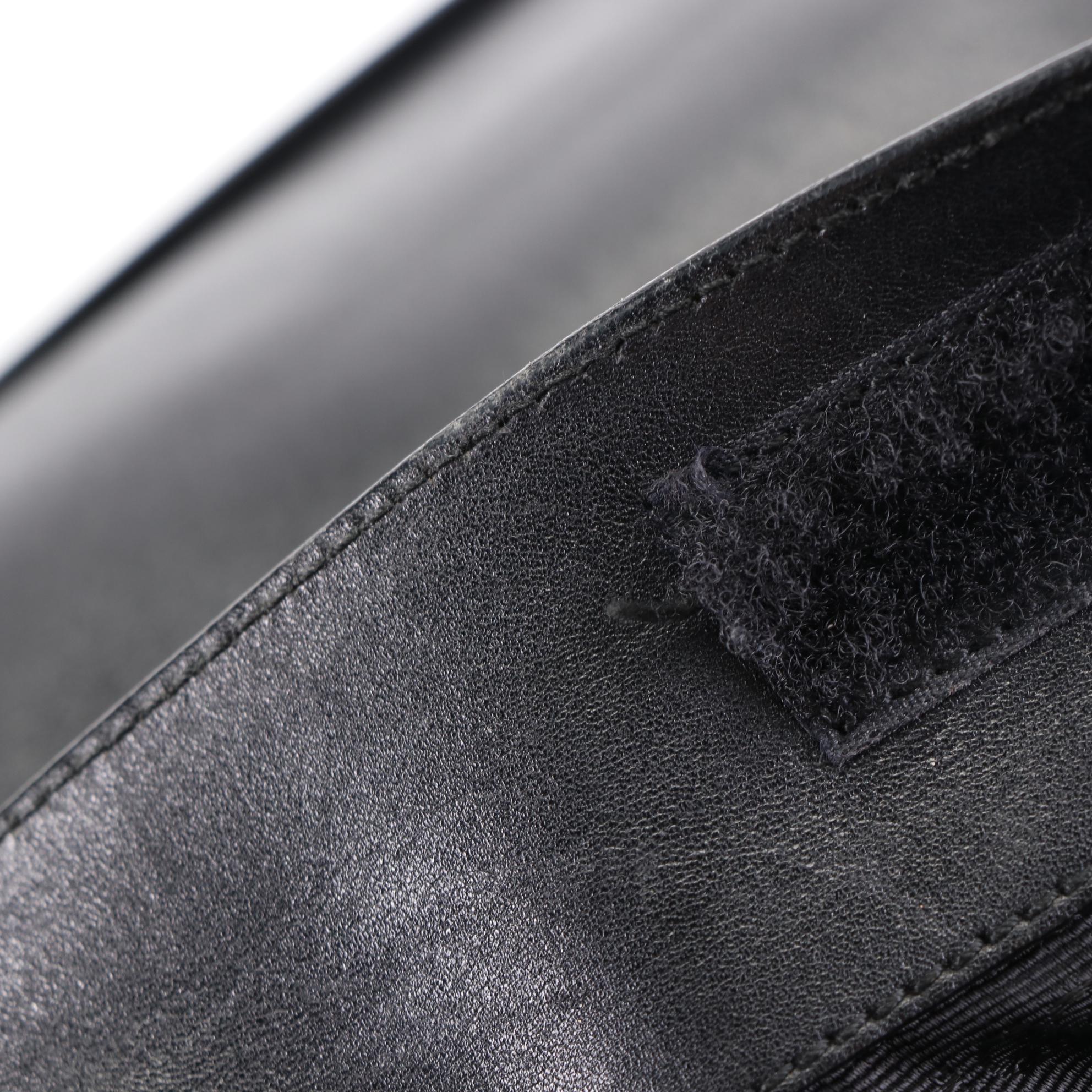 Prada Shoulder Bag B9262 in Calfskin Leather with Bumper Base