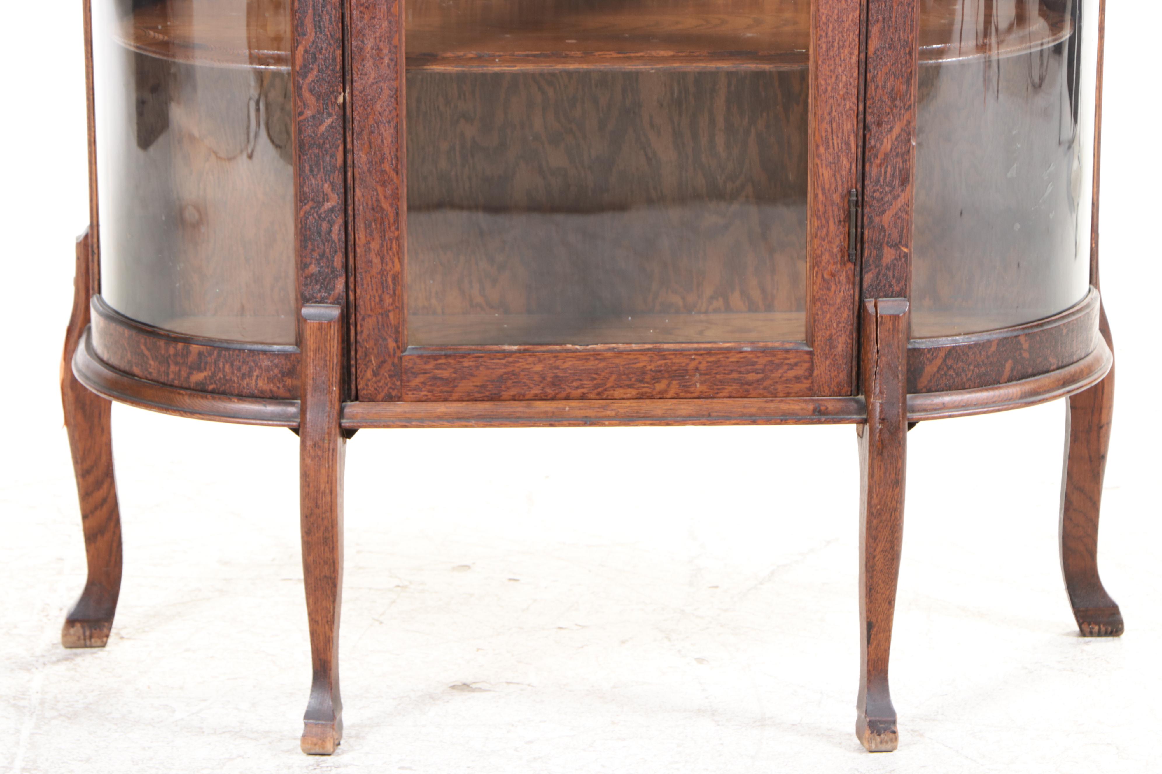 Late Victorian Quartersawn Oak and Curved Glass Display Cabinet, circa 1900