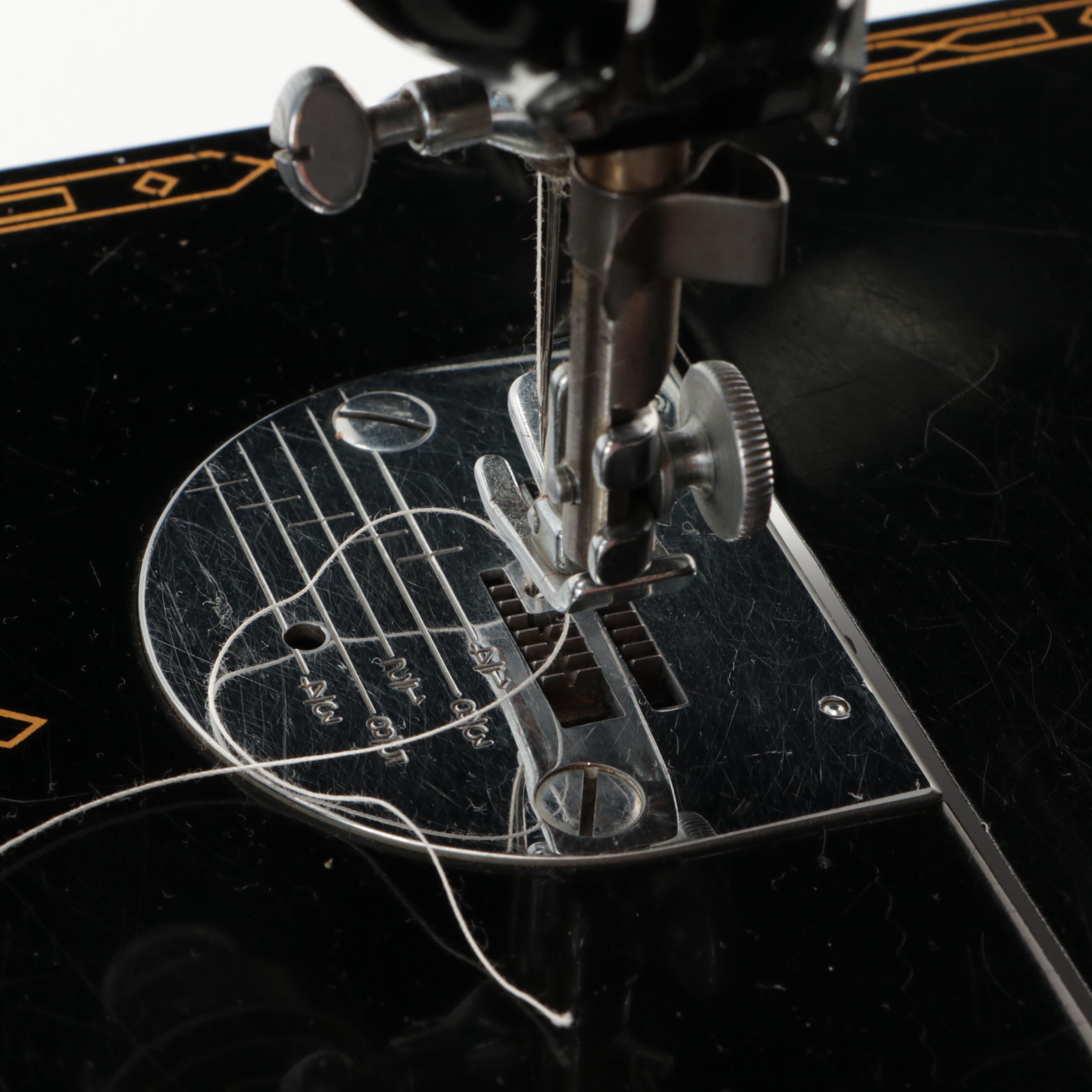 Singer Model 221 Featherweight Sewing Machine With Case and Foot Pedal