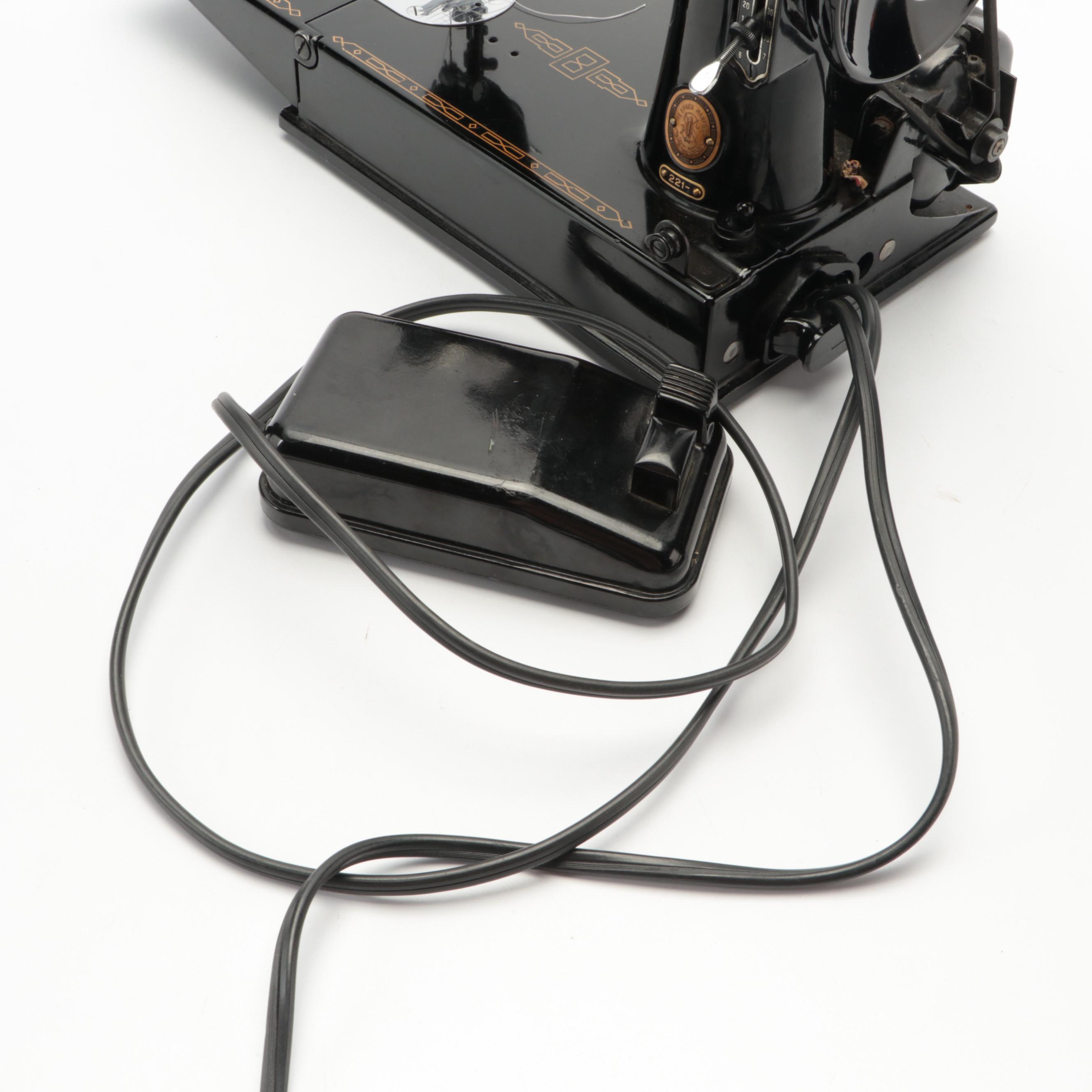 Singer Model 221 Featherweight Sewing Machine With Case and Foot Pedal