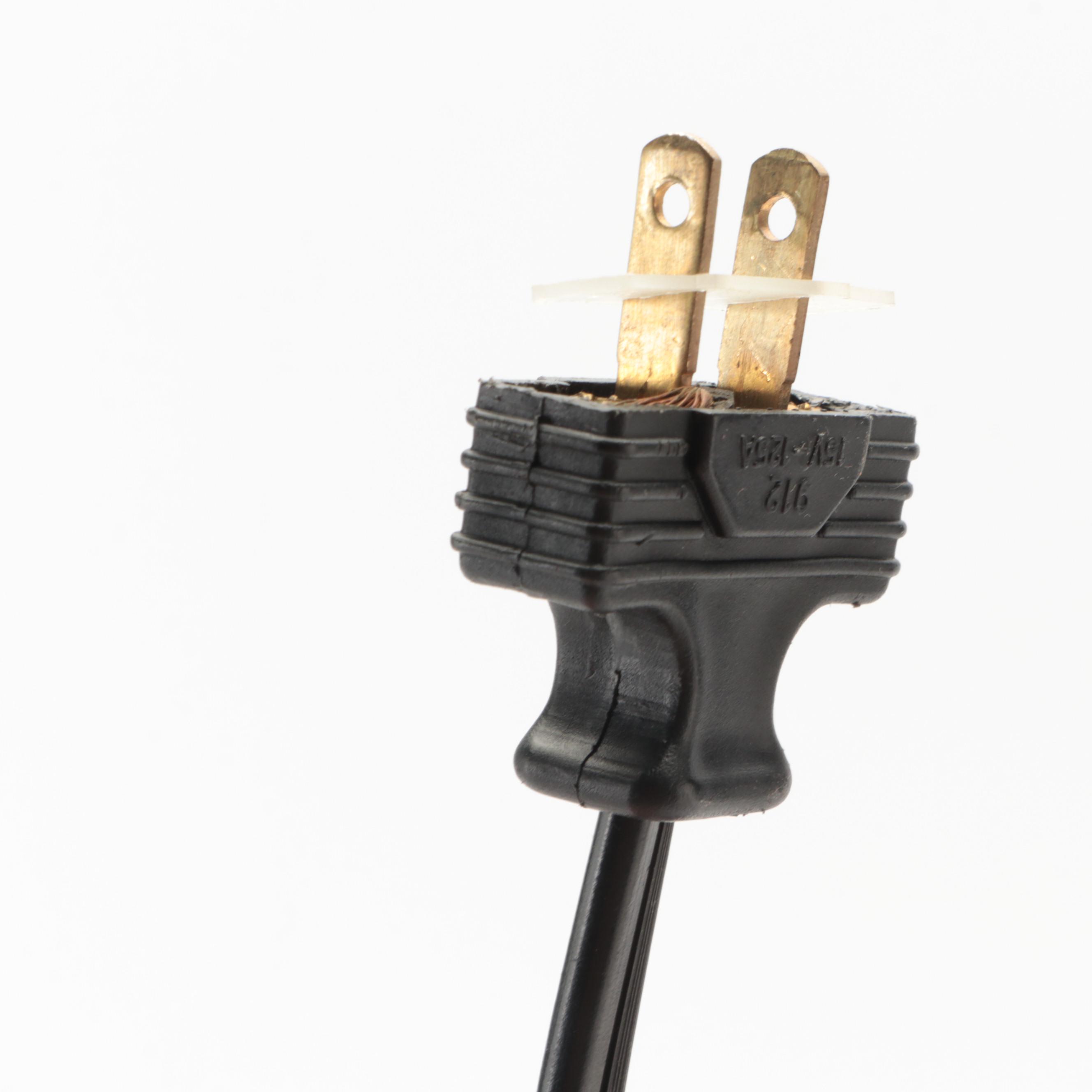 Singer Model 221 Featherweight Sewing Machine With Case and Foot Pedal