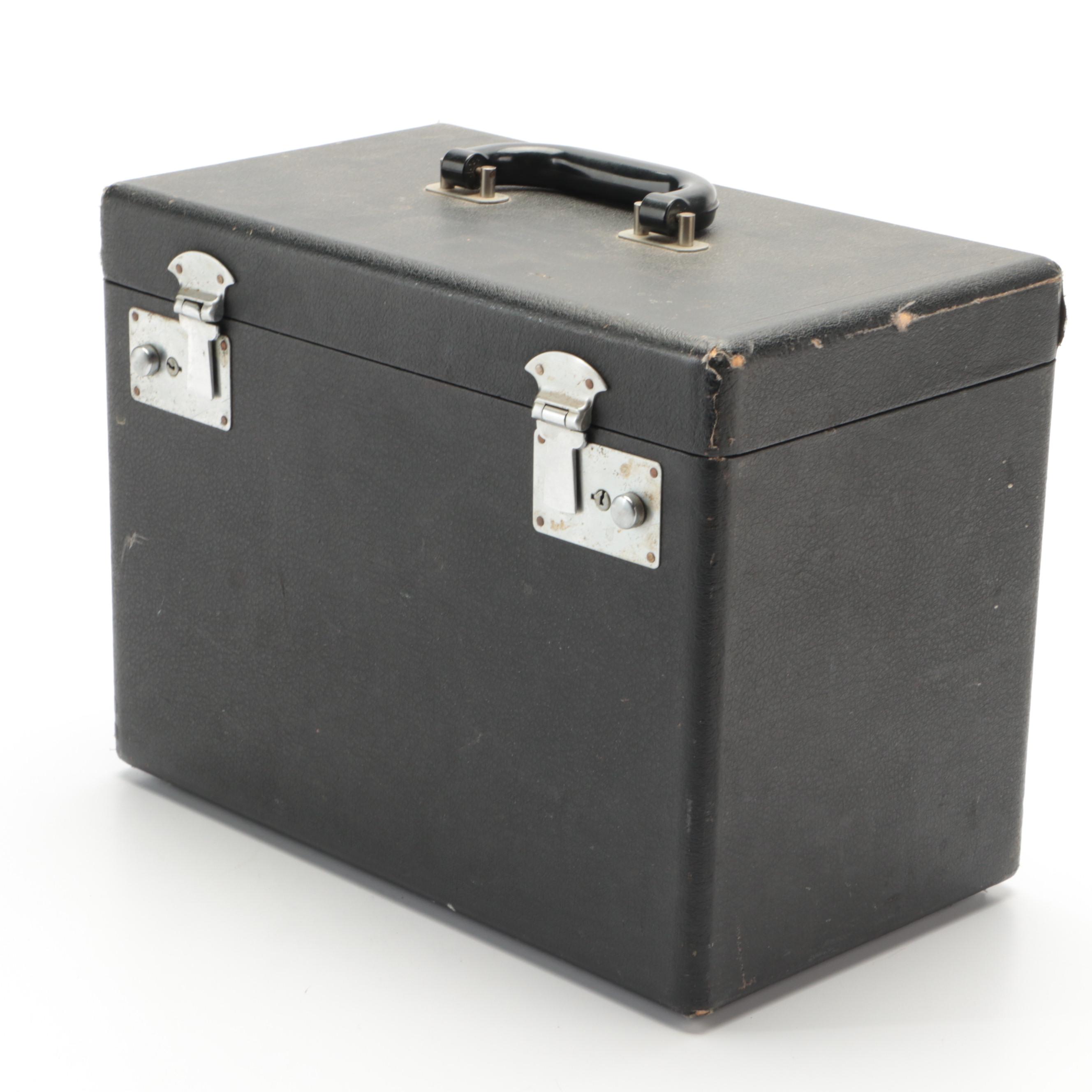 Singer Model 221 Featherweight Sewing Machine With Case and Foot Pedal