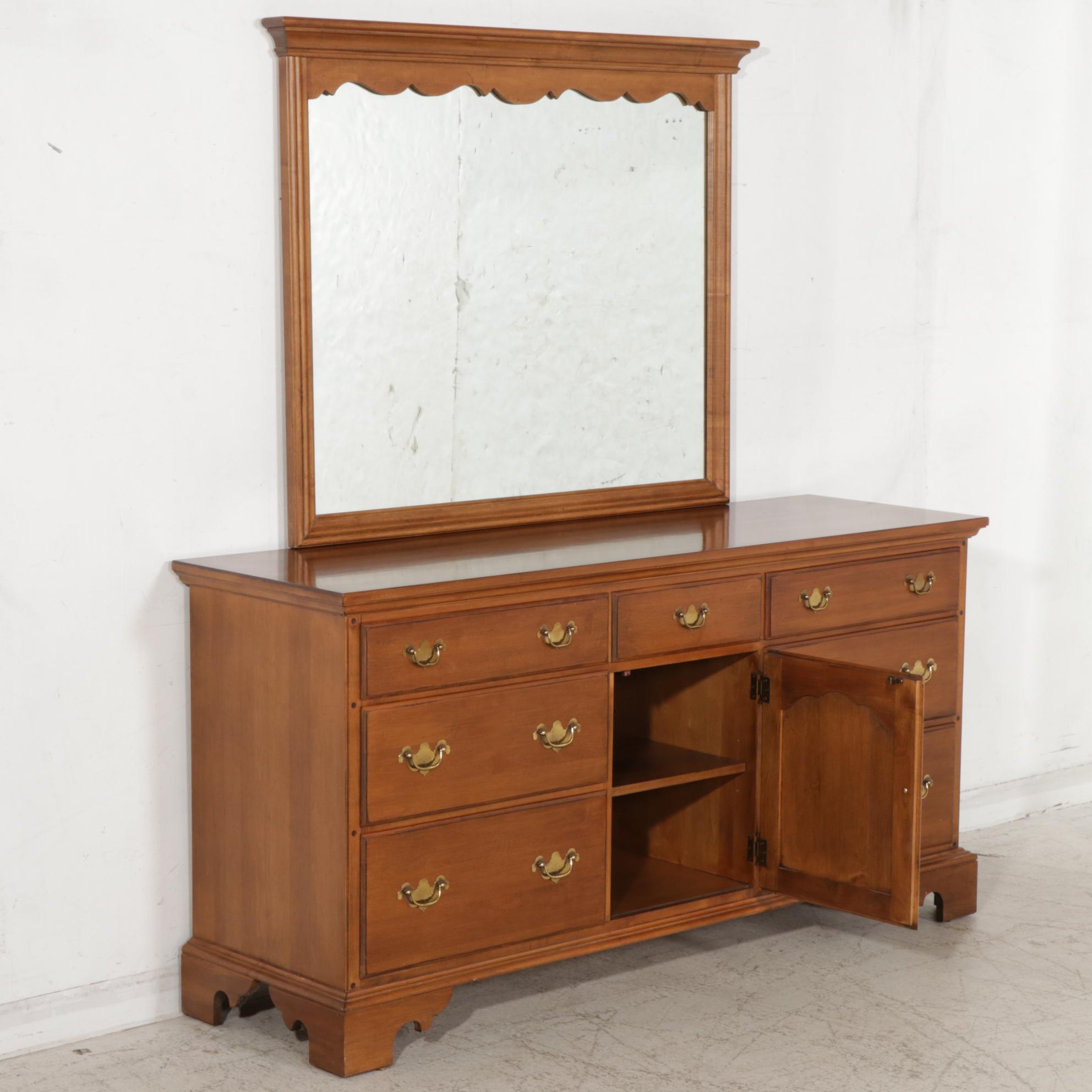 Ethan Allen "Circa 1776" Maple Dresser, Late 20th Century