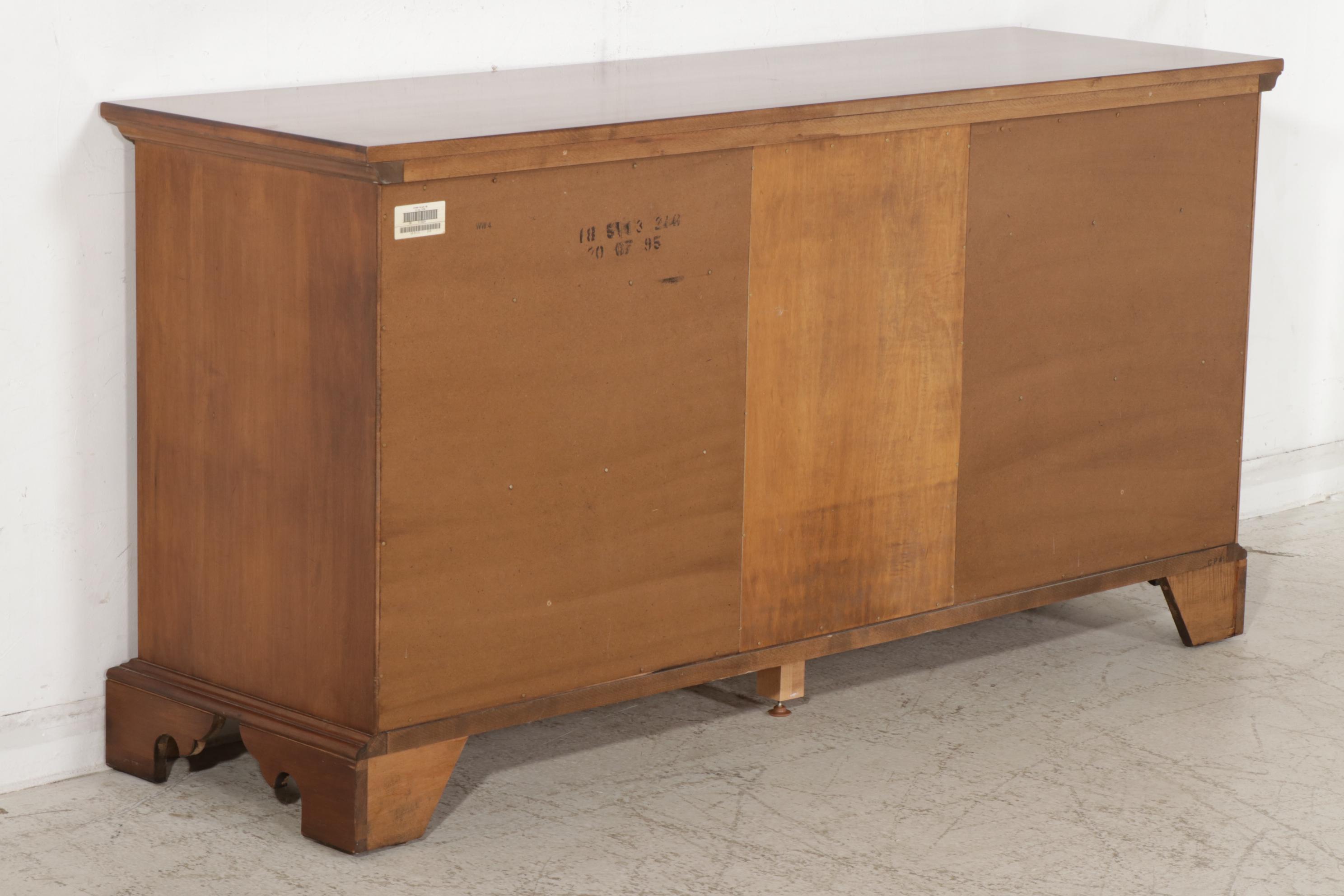 Ethan Allen "Circa 1776" Maple Dresser, Late 20th Century