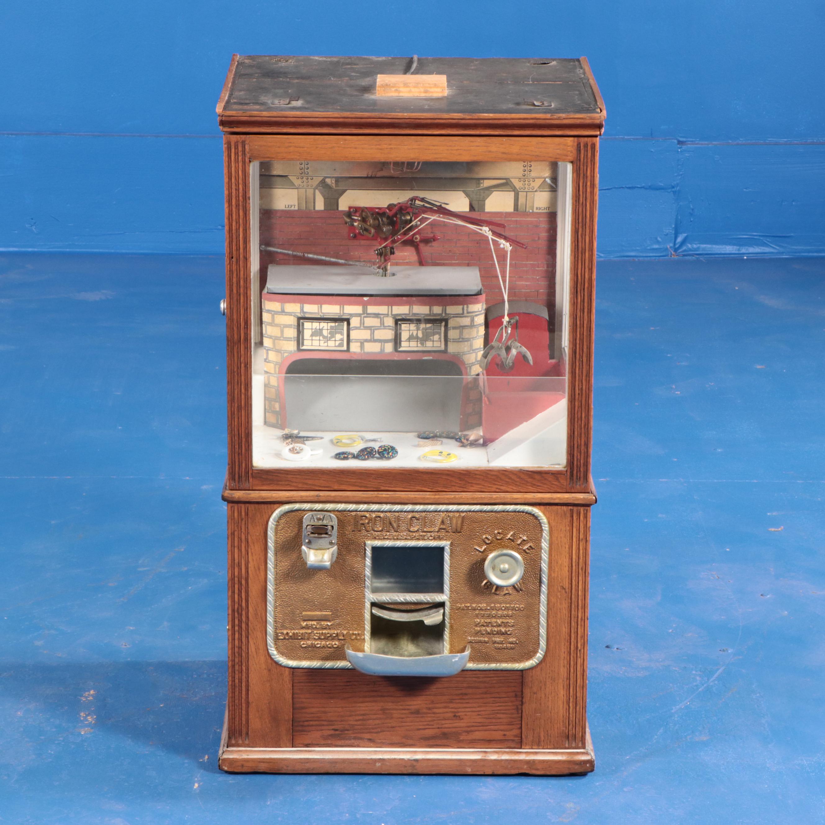 Exhibit Supply Co. Iron Claw Oak Cased Arcade Claw Machine, Early 20th Century