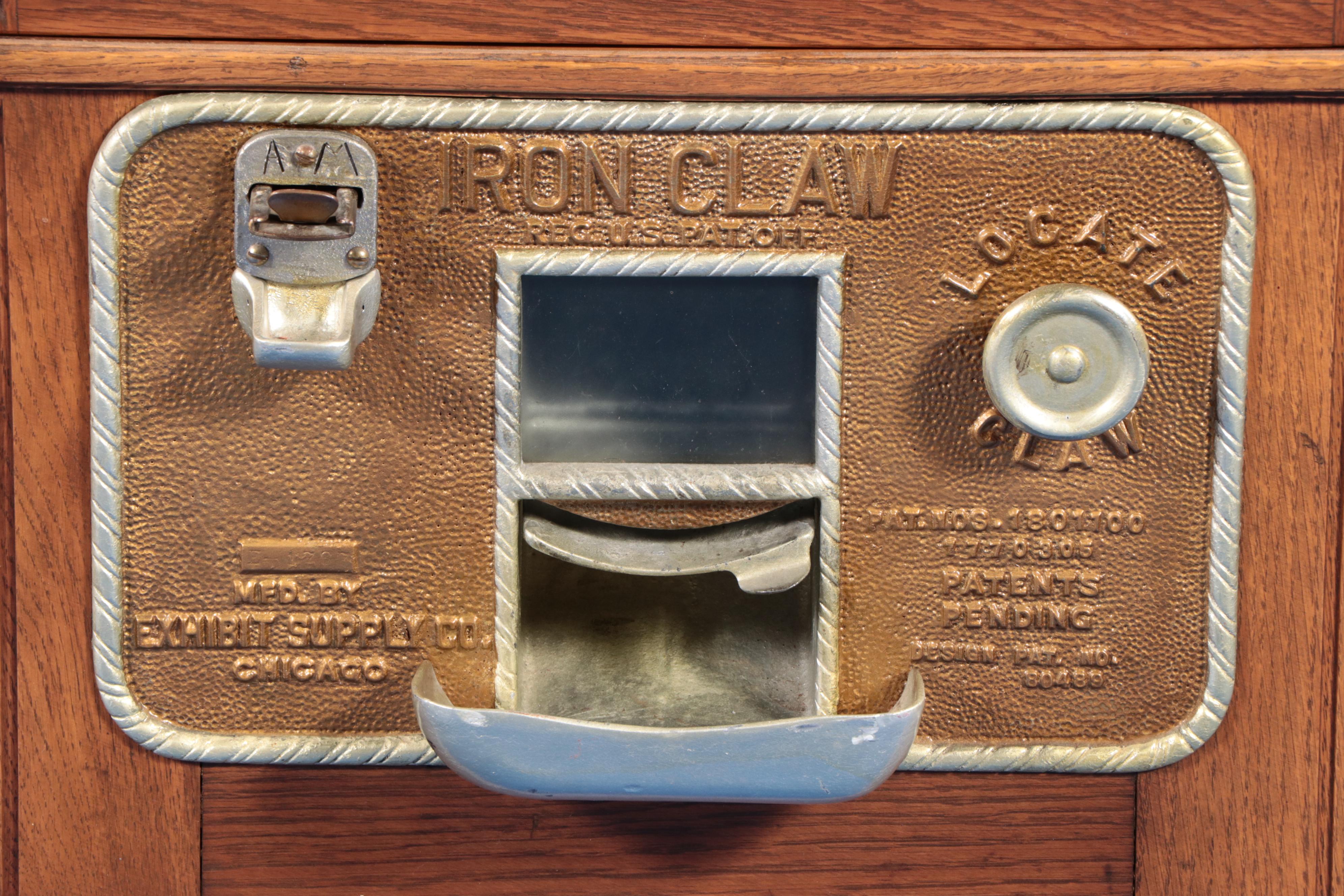 Exhibit Supply Co. Iron Claw Oak Cased Arcade Claw Machine, Early 20th Century