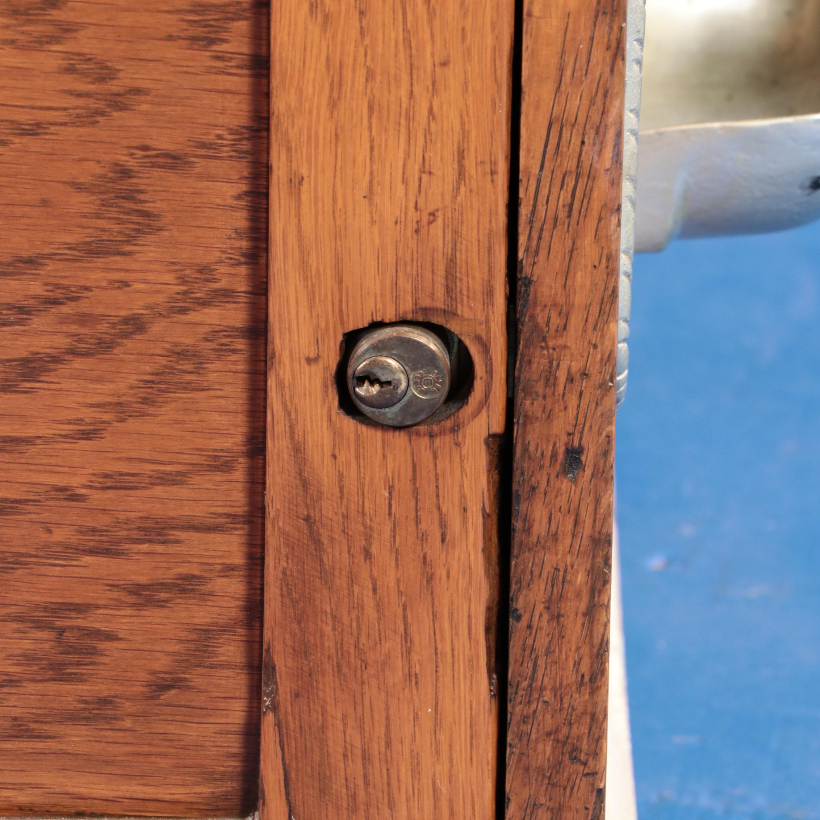 Exhibit Supply Co. Iron Claw Oak Cased Arcade Claw Machine, Early 20th Century