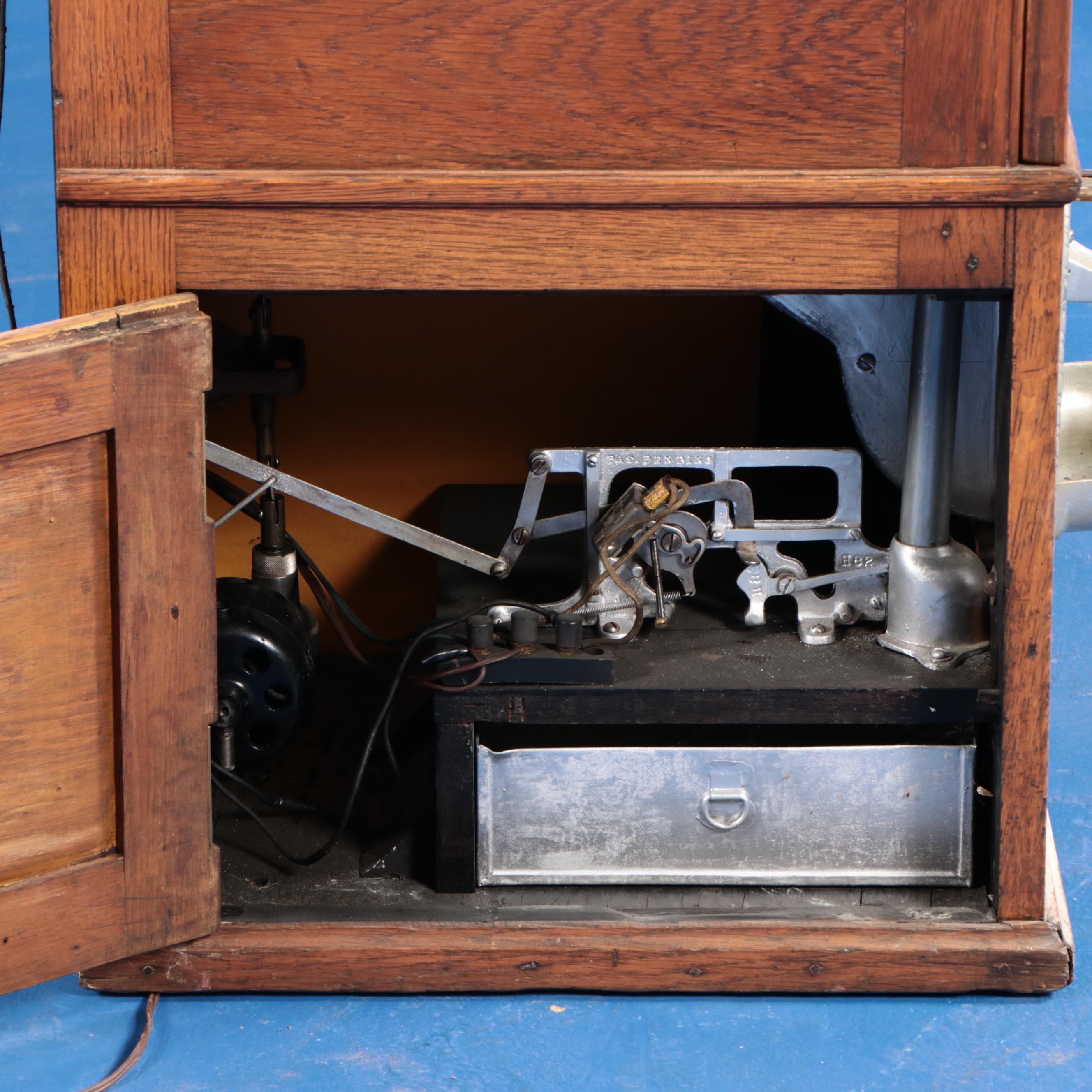 Exhibit Supply Co. Iron Claw Oak Cased Arcade Claw Machine, Early 20th Century