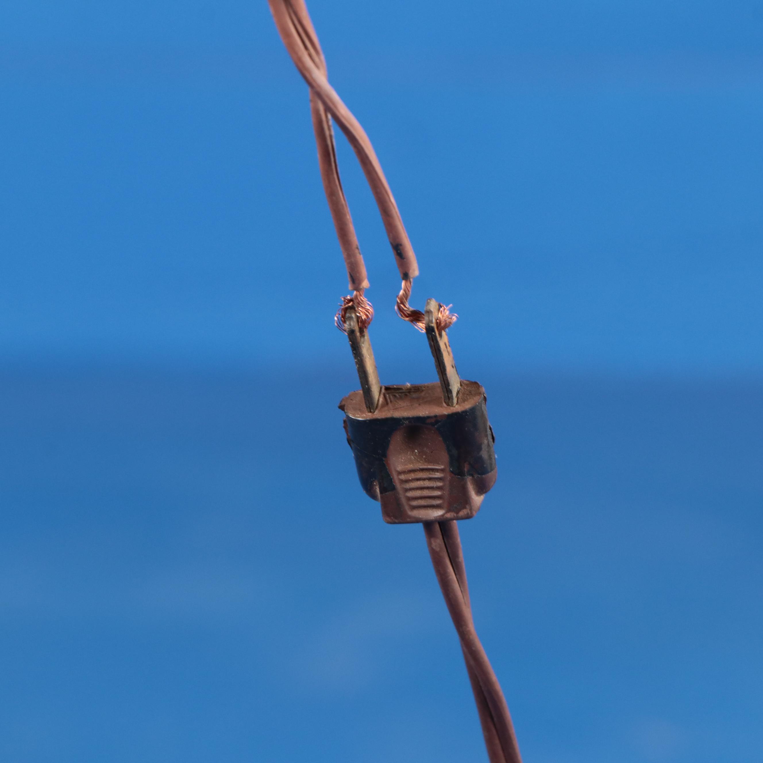 Exhibit Supply Co. Iron Claw Oak Cased Arcade Claw Machine, Early 20th Century