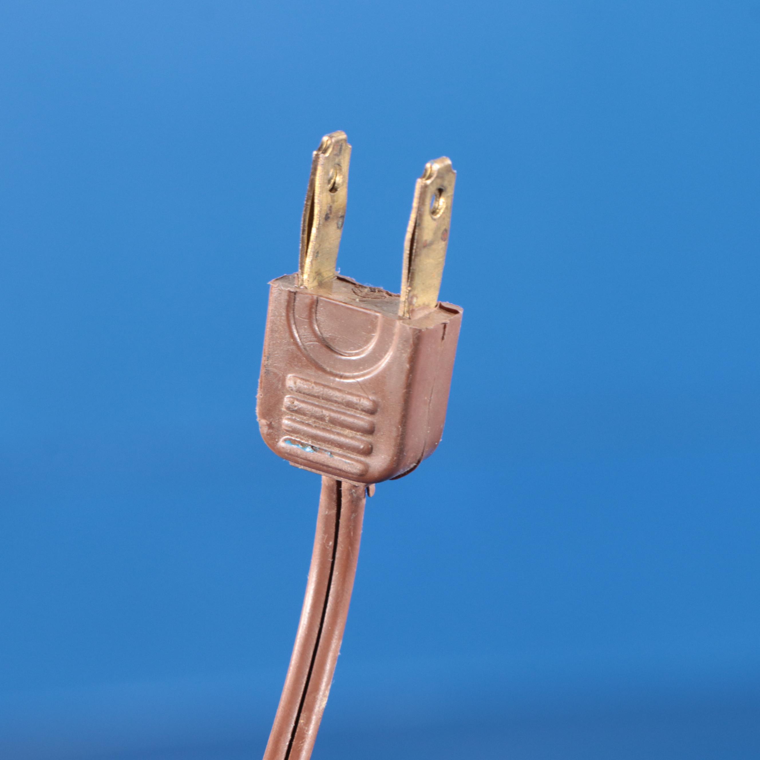 Exhibit Supply Co. Iron Claw Oak Cased Arcade Claw Machine, Early 20th Century