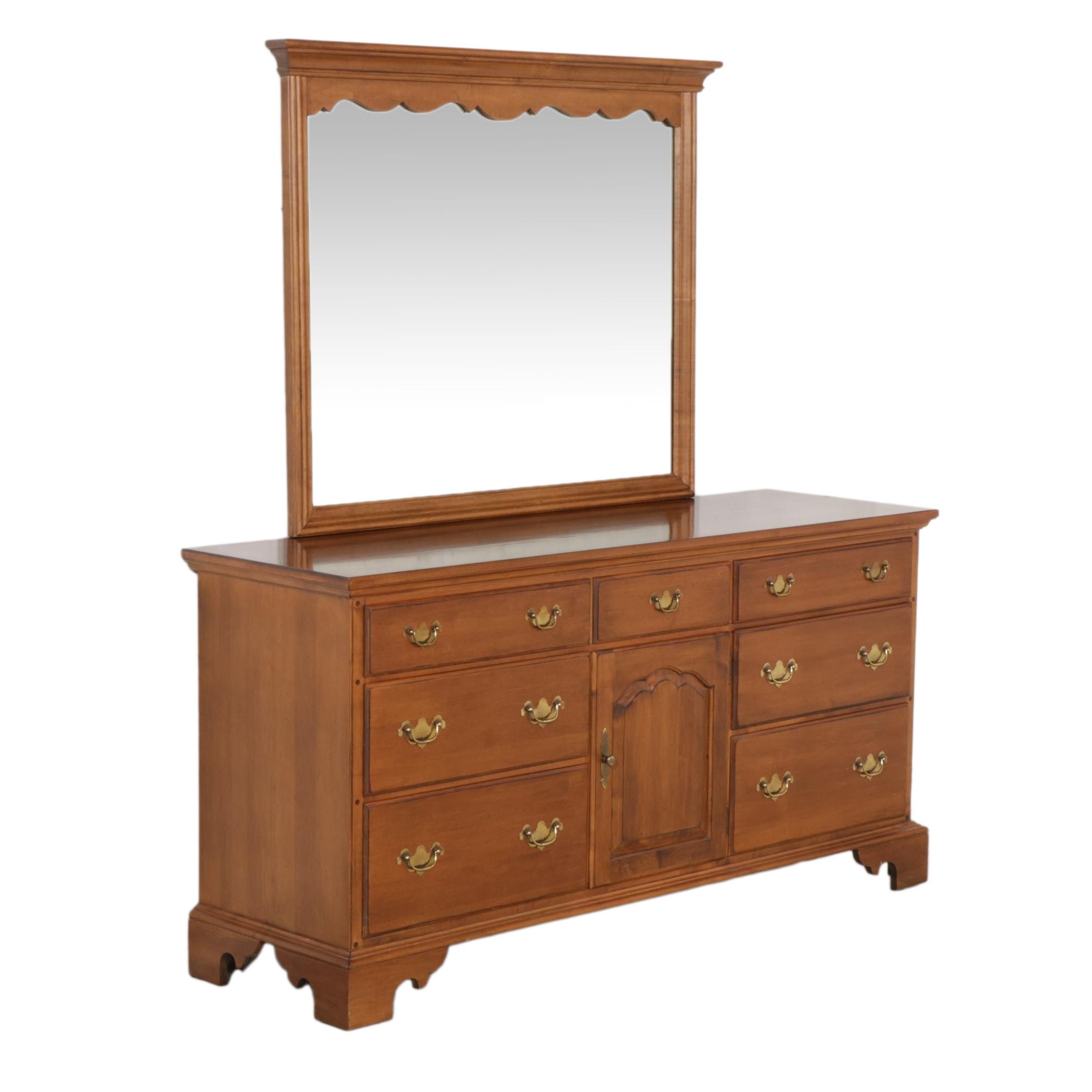 Ethan Allen "Circa 1776" Maple Dresser, Late 20th Century