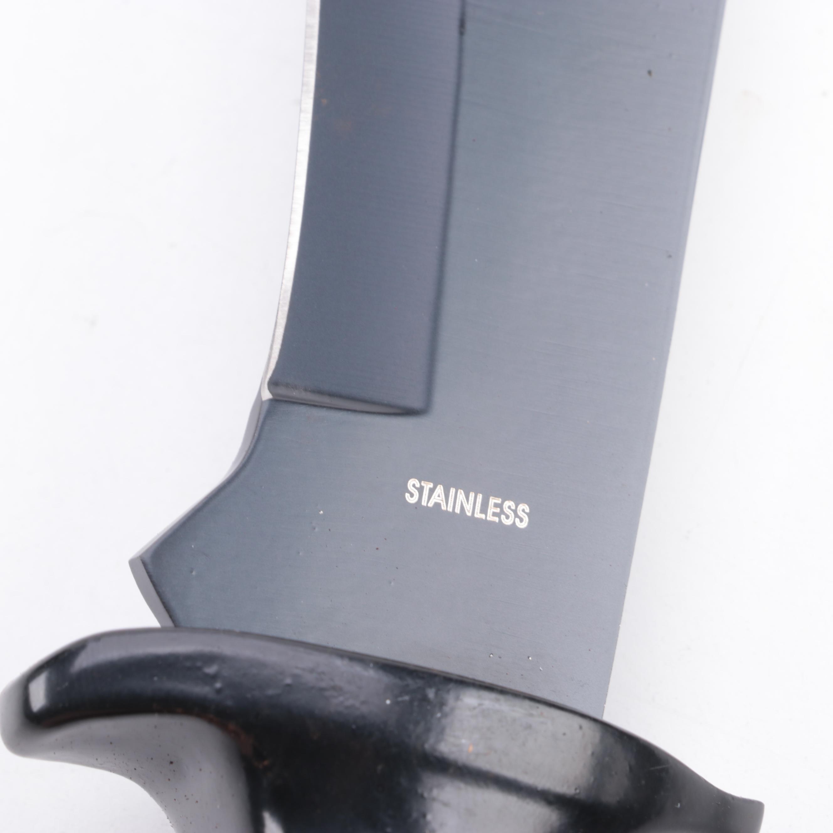 Stainless Steel Hunting Knives with Nylon and Leather Scabbards