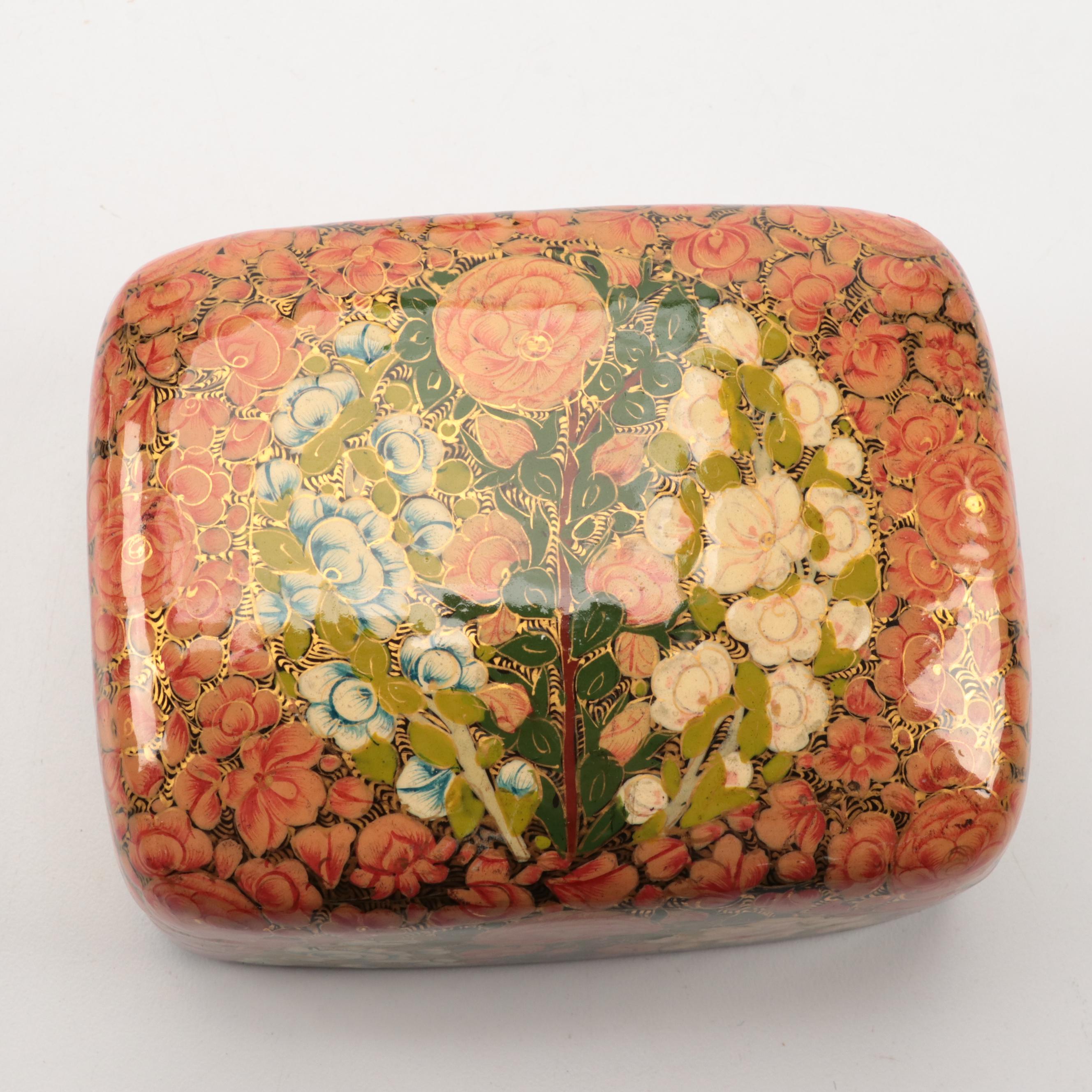 Russian Hand-Painted Lacquered Boxes and Decorative Egg, circa 1984