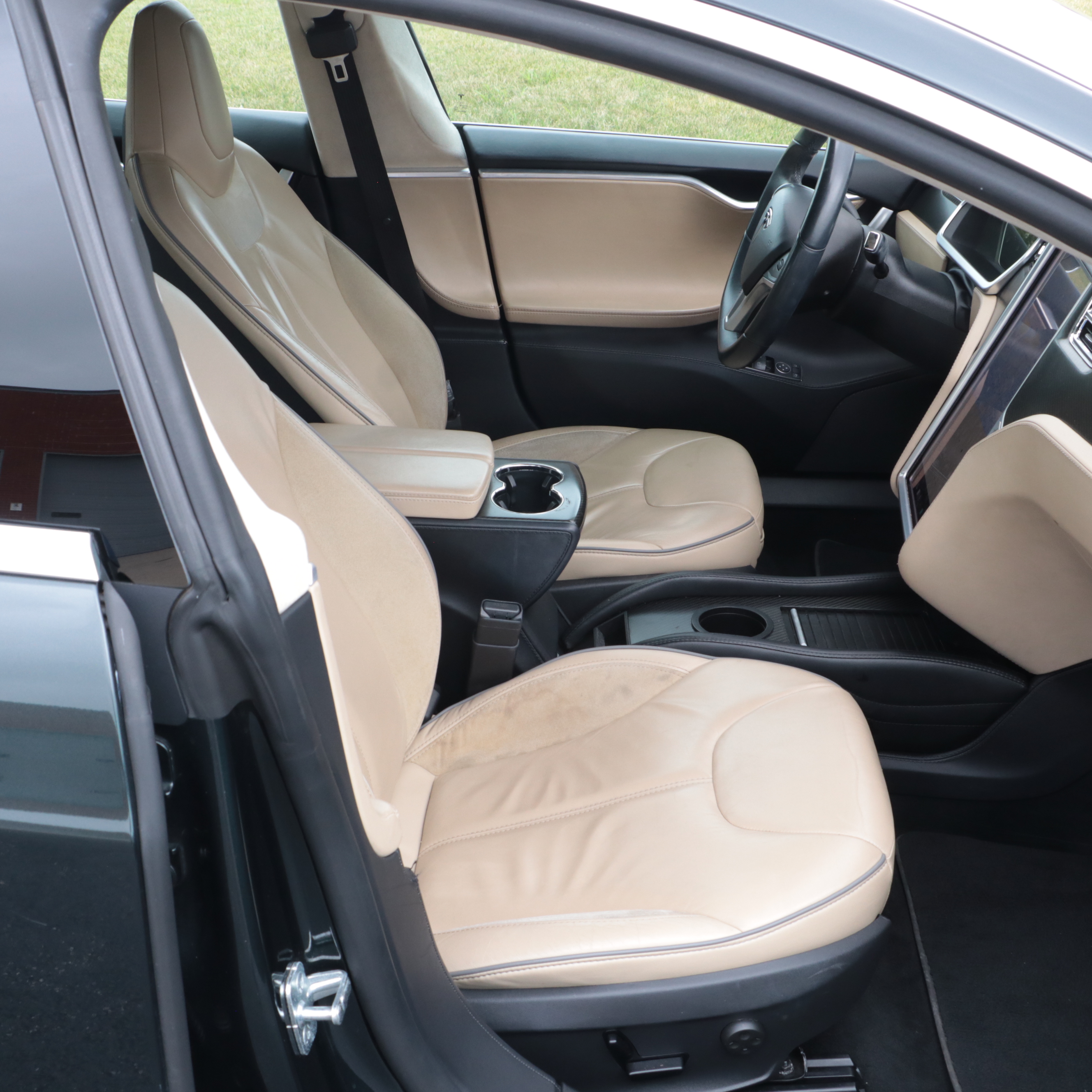 Jack White's 2013 Tesla Model S Performance