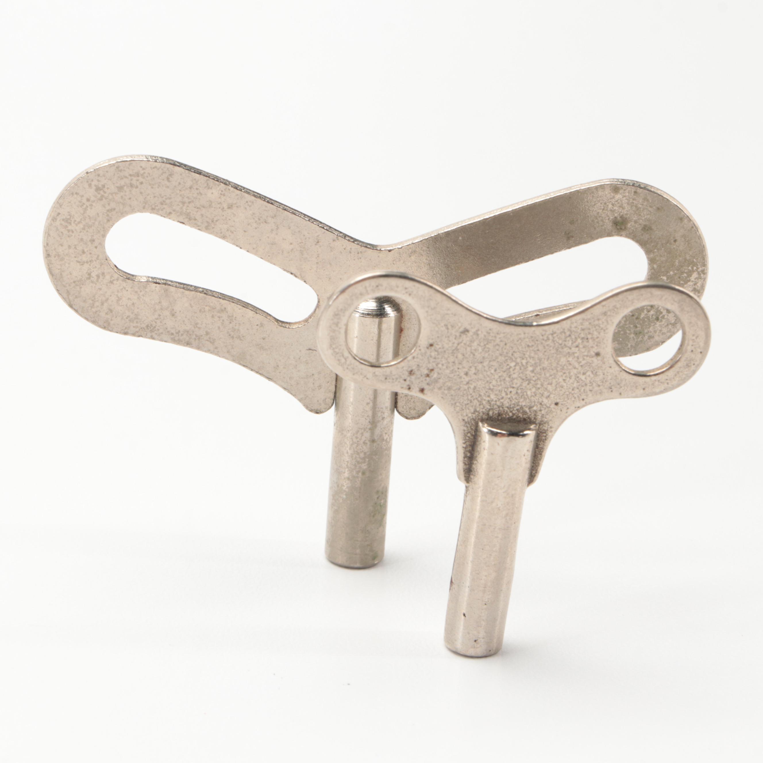 The E. Ingraham & Co. Eastlake Style Oak Wood Mantel Clock