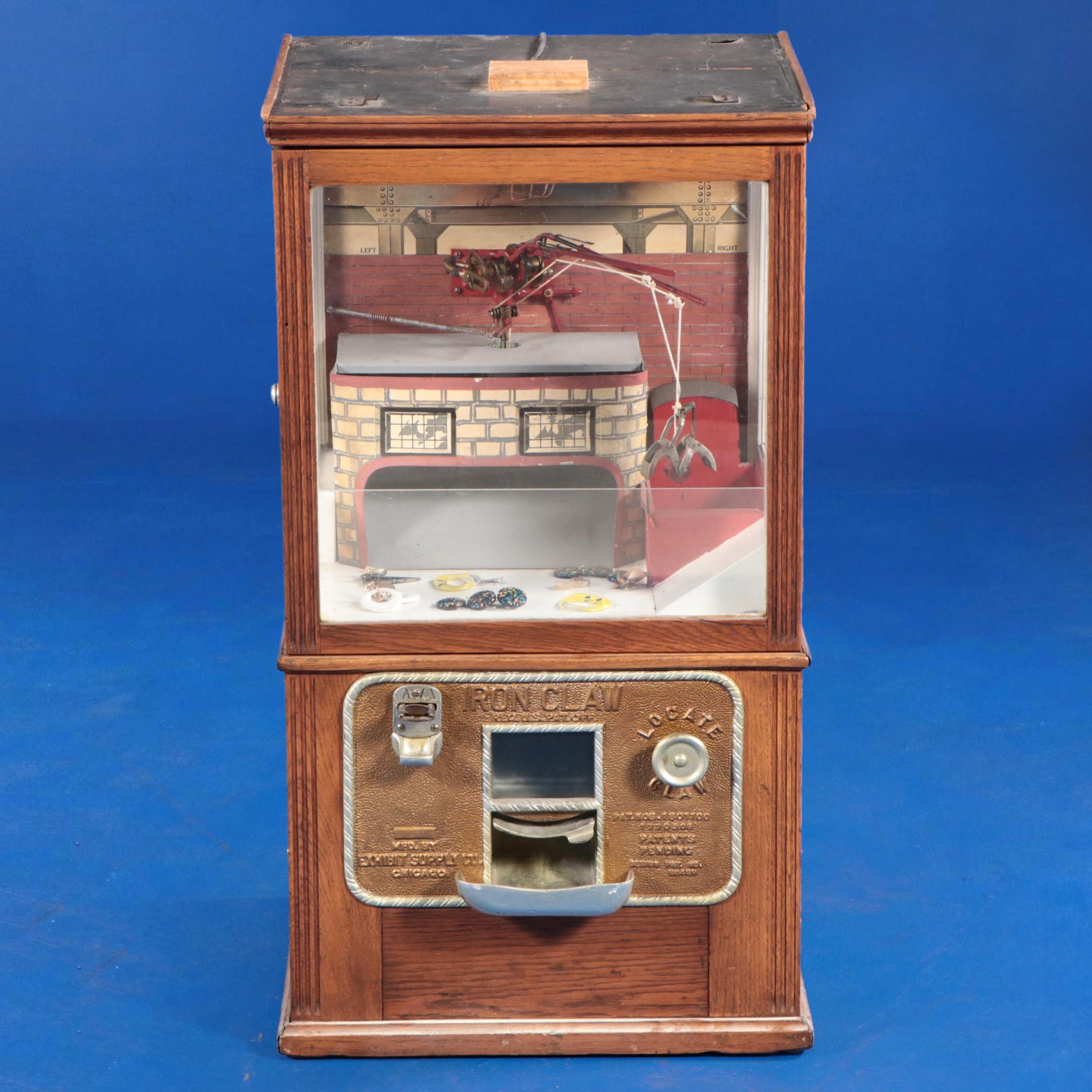 Exhibit Supply Co. Iron Claw Oak Cased Arcade Claw Machine, Early 20th Century