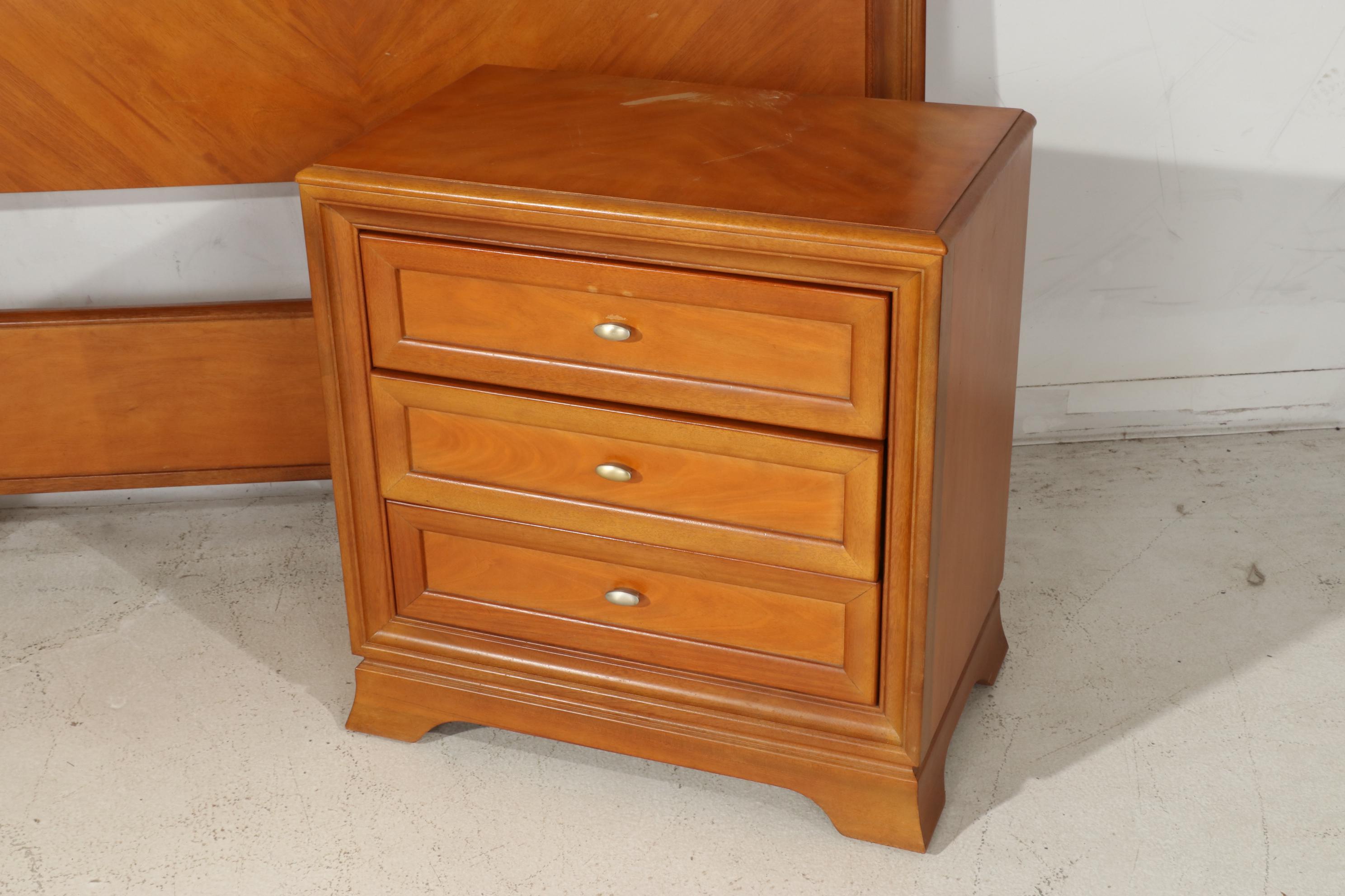 Thomasville Furniture Hardwood Bedroom Suite