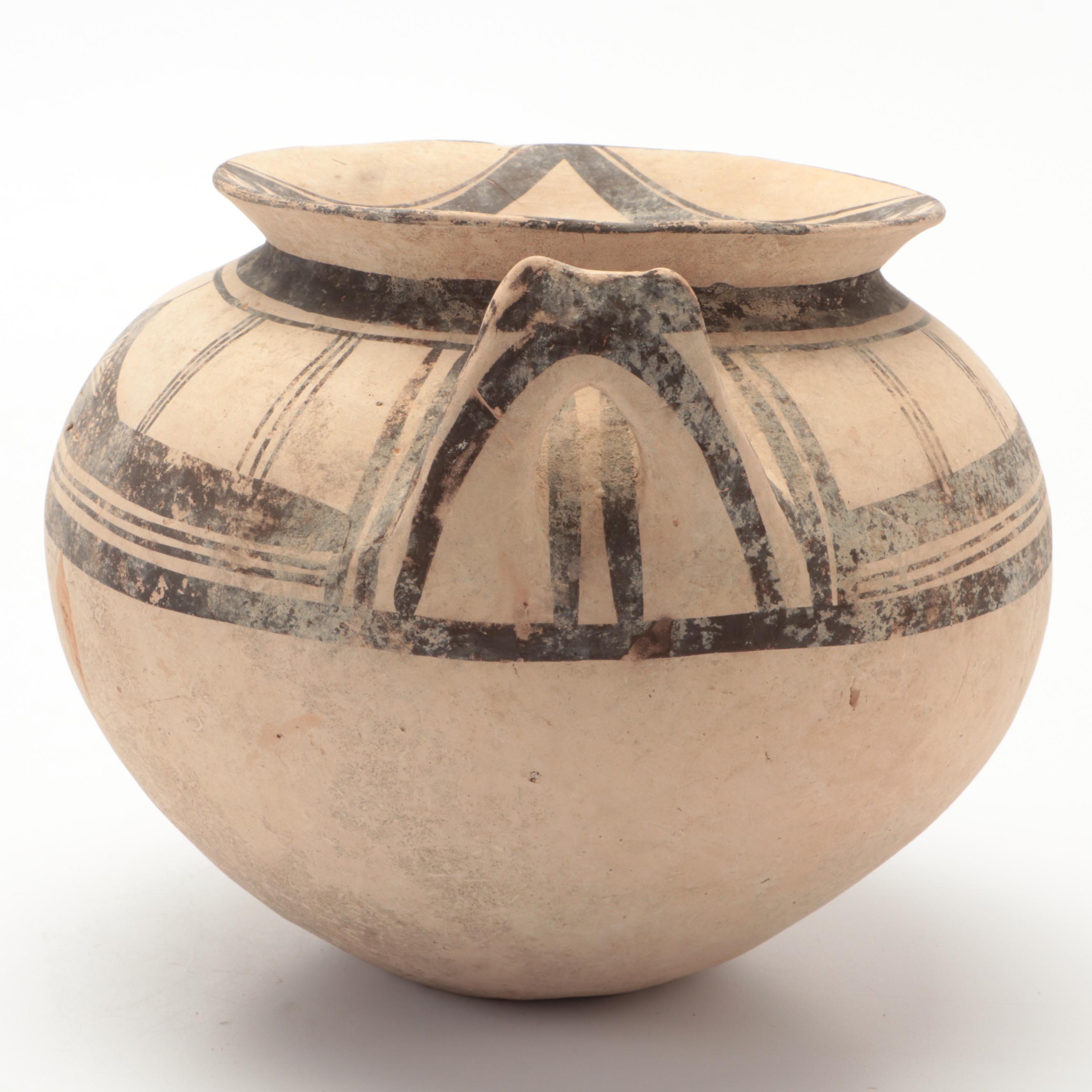Daunian Black on White Pottery Olla, circa 550 BC