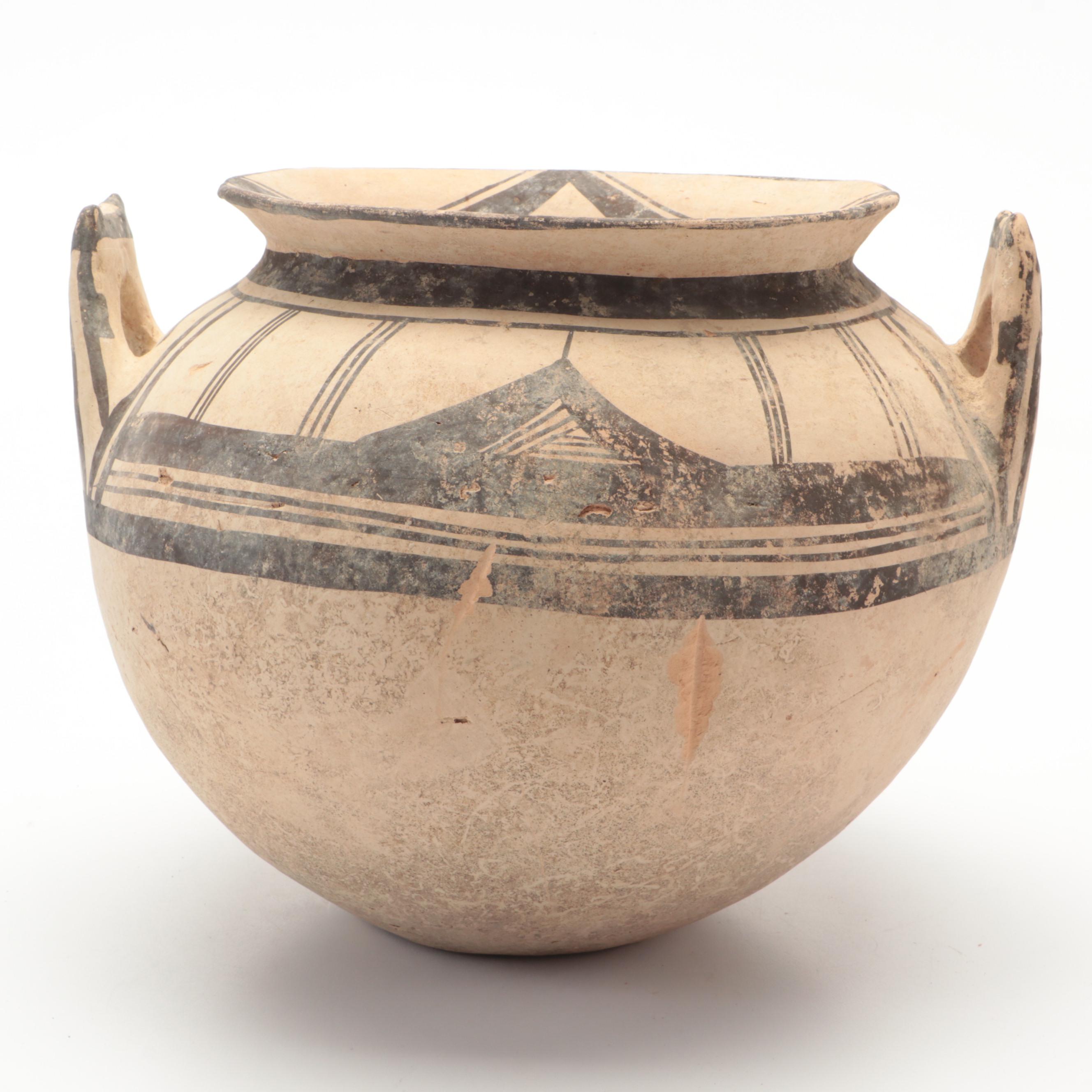 Daunian Black on White Pottery Olla, circa 550 BC