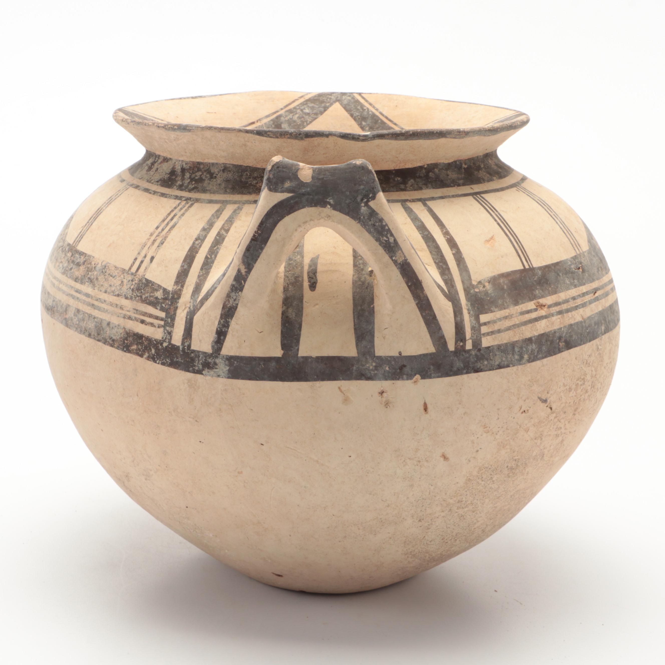 Daunian Black on White Pottery Olla, circa 550 BC