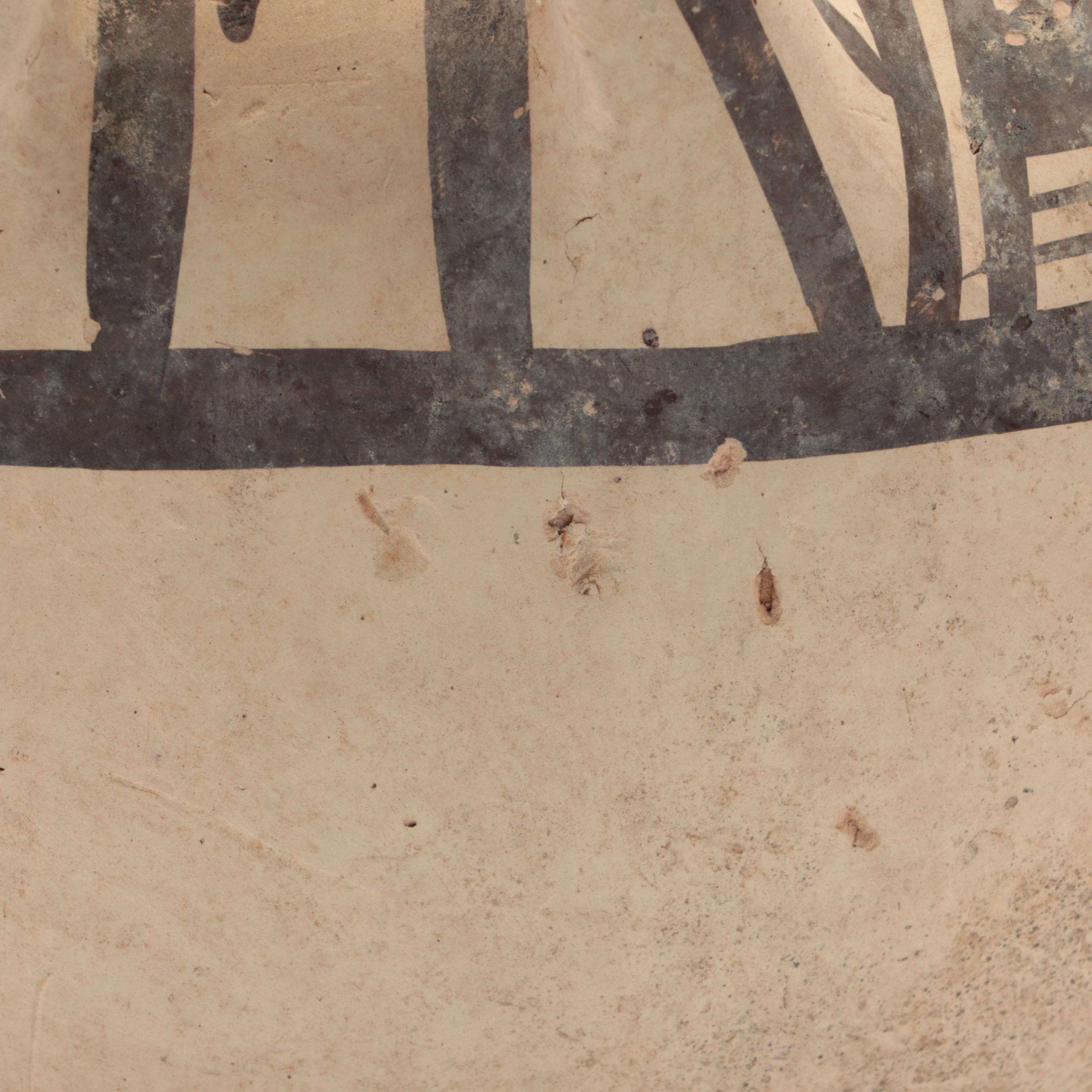 Daunian Black on White Pottery Olla, circa 550 BC