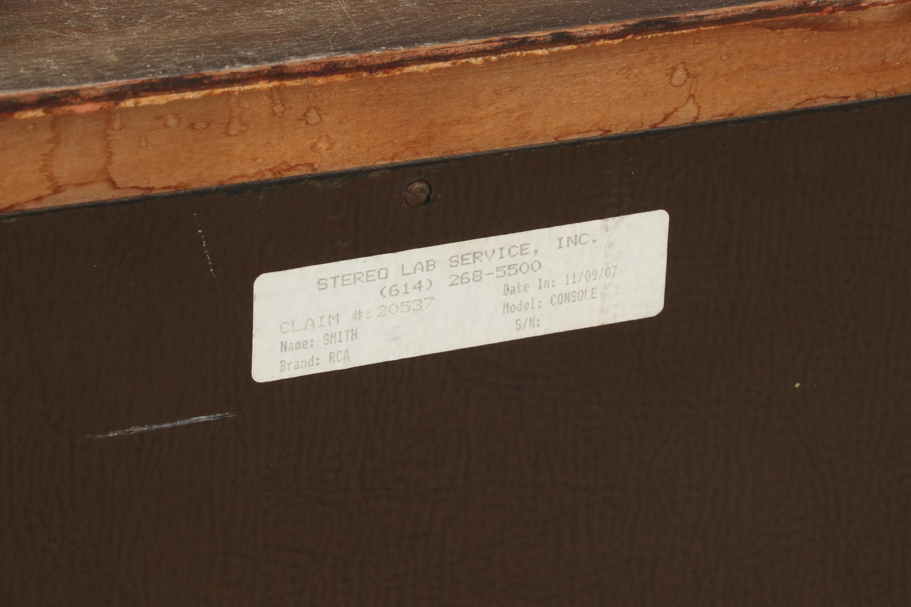 RCA-Victor Mahogany Veneer Turntable and Radio Console Cabinet